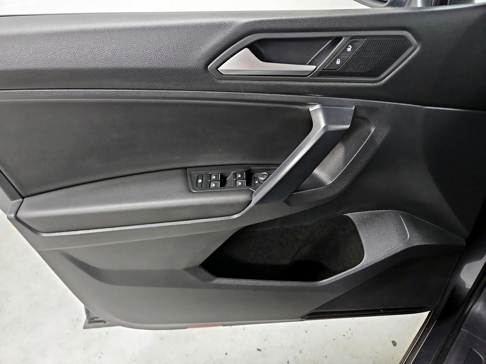 Thumbnail: 2021 Volkswagen Tiguan - 12