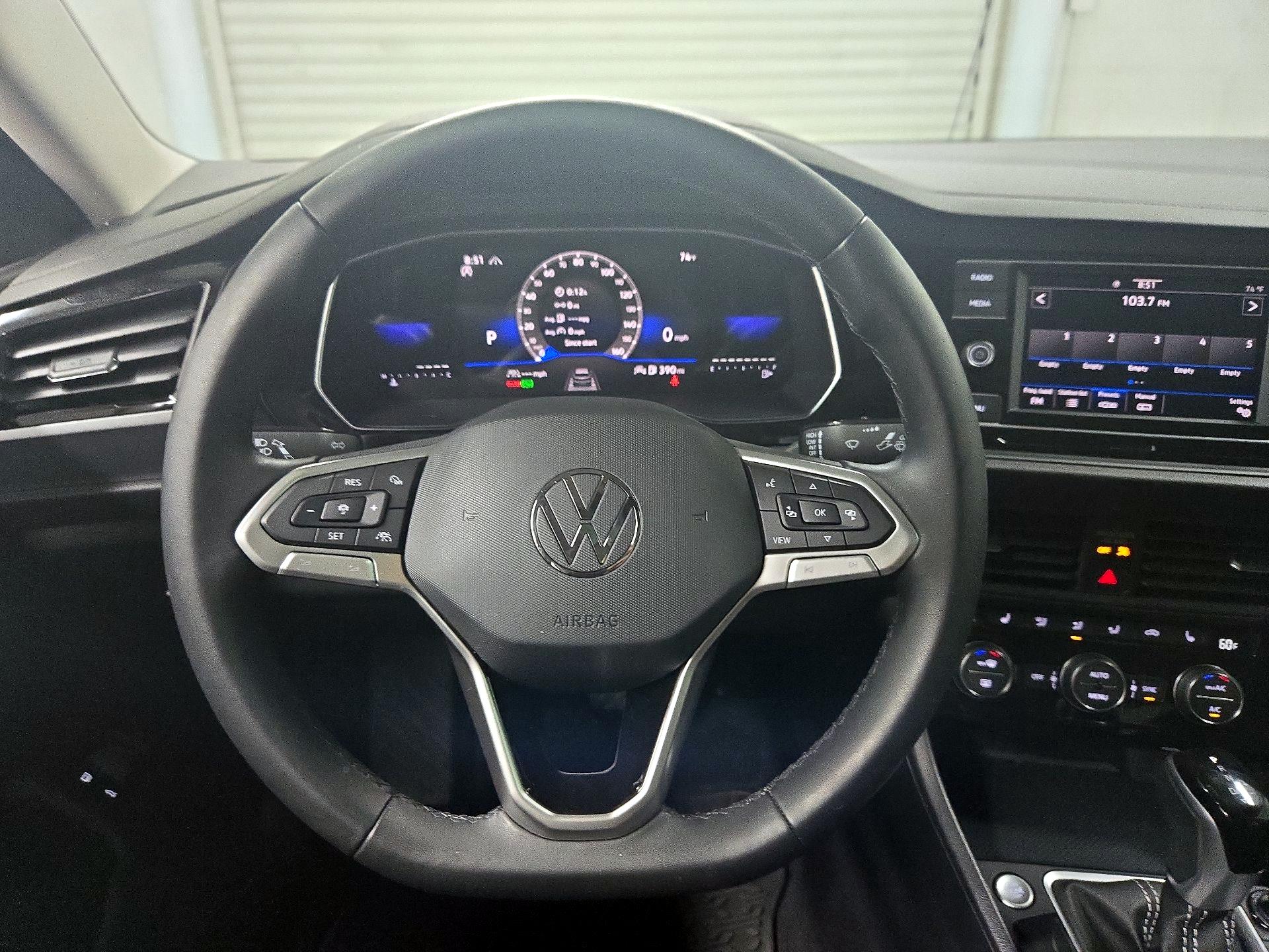 Thumbnail: 2023 Volkswagen Jetta - 10