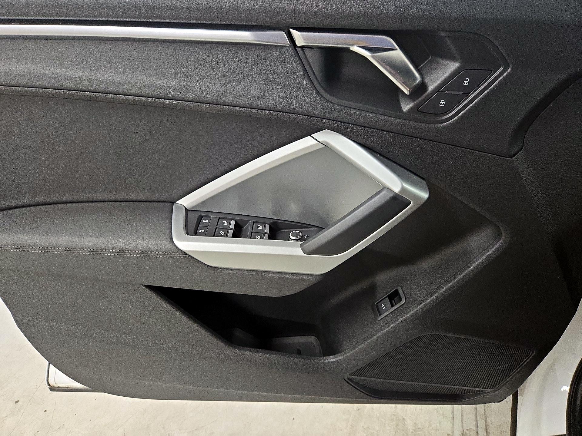 Thumbnail: 2019 Audi Q3 - 12