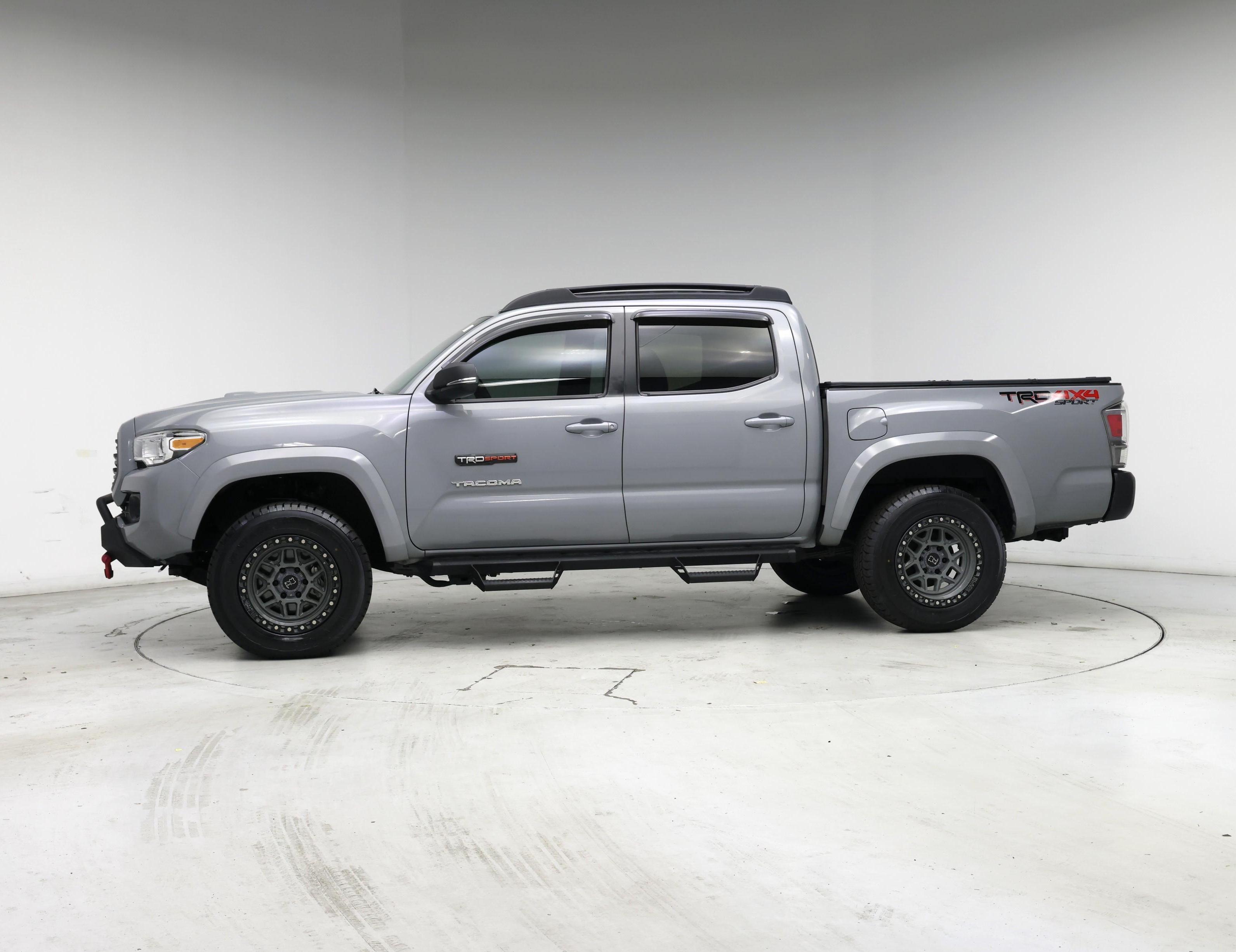 Thumbnail: 2020 Toyota Tacoma - 3