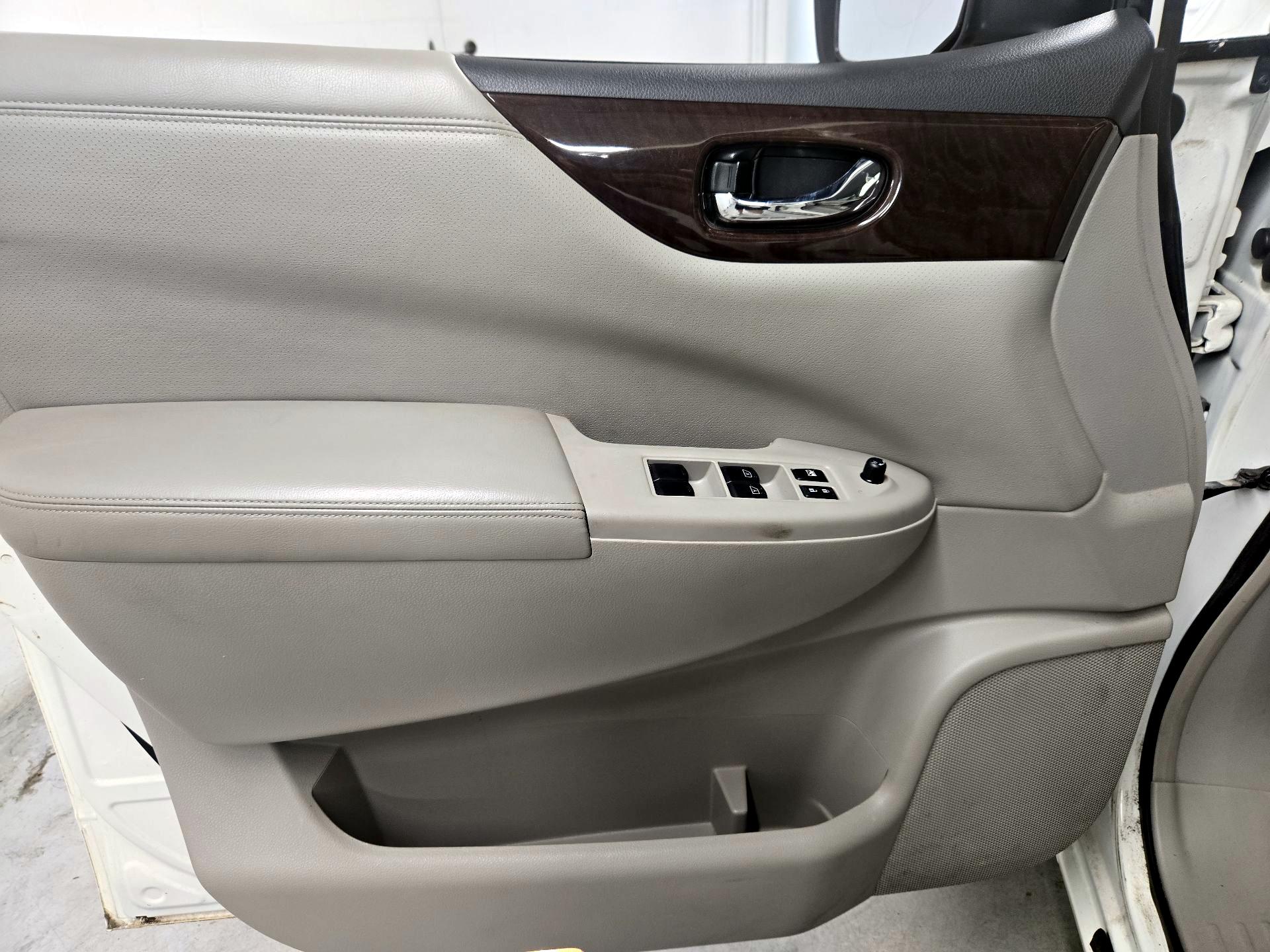 Thumbnail: 2015 Nissan Quest - 12