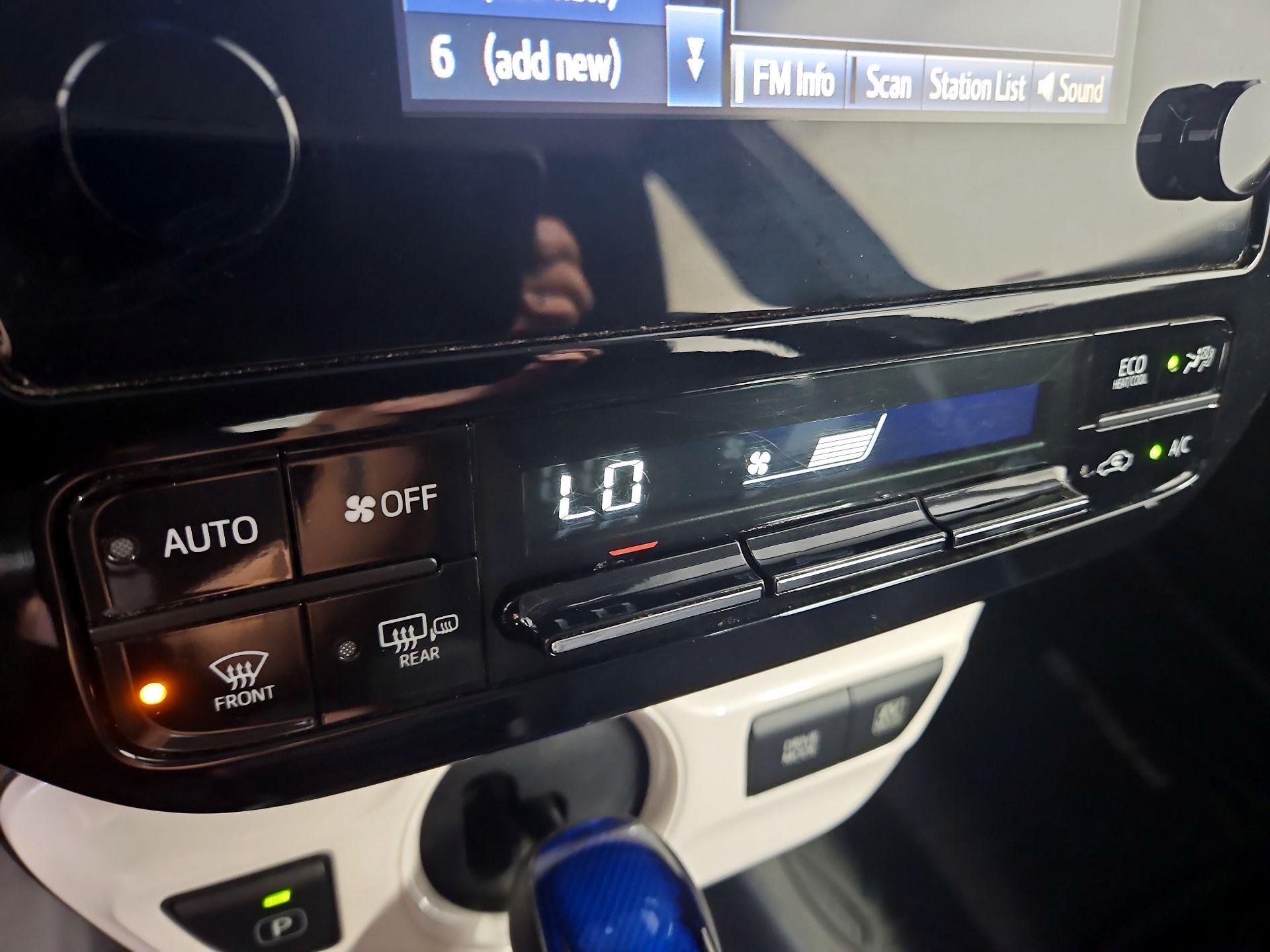 Thumbnail: 2016 Toyota Prius - 16