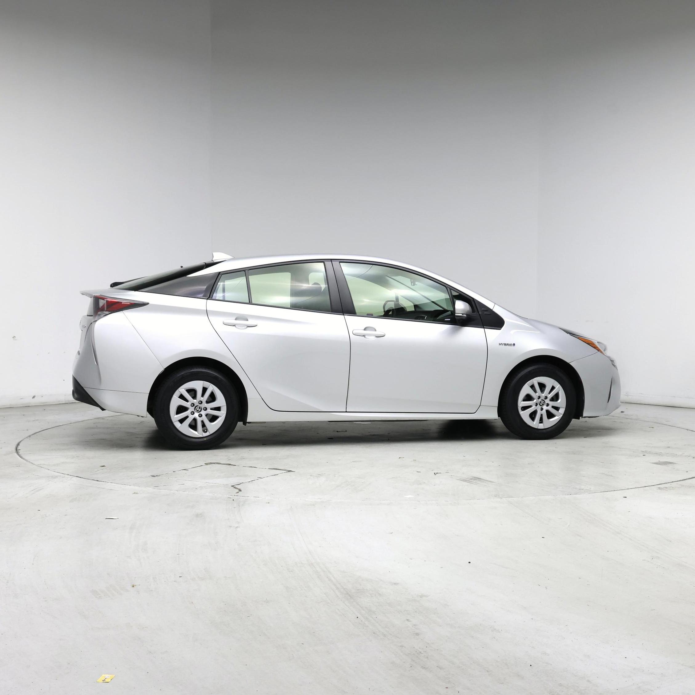 Thumbnail: 2016 Toyota Prius - 7