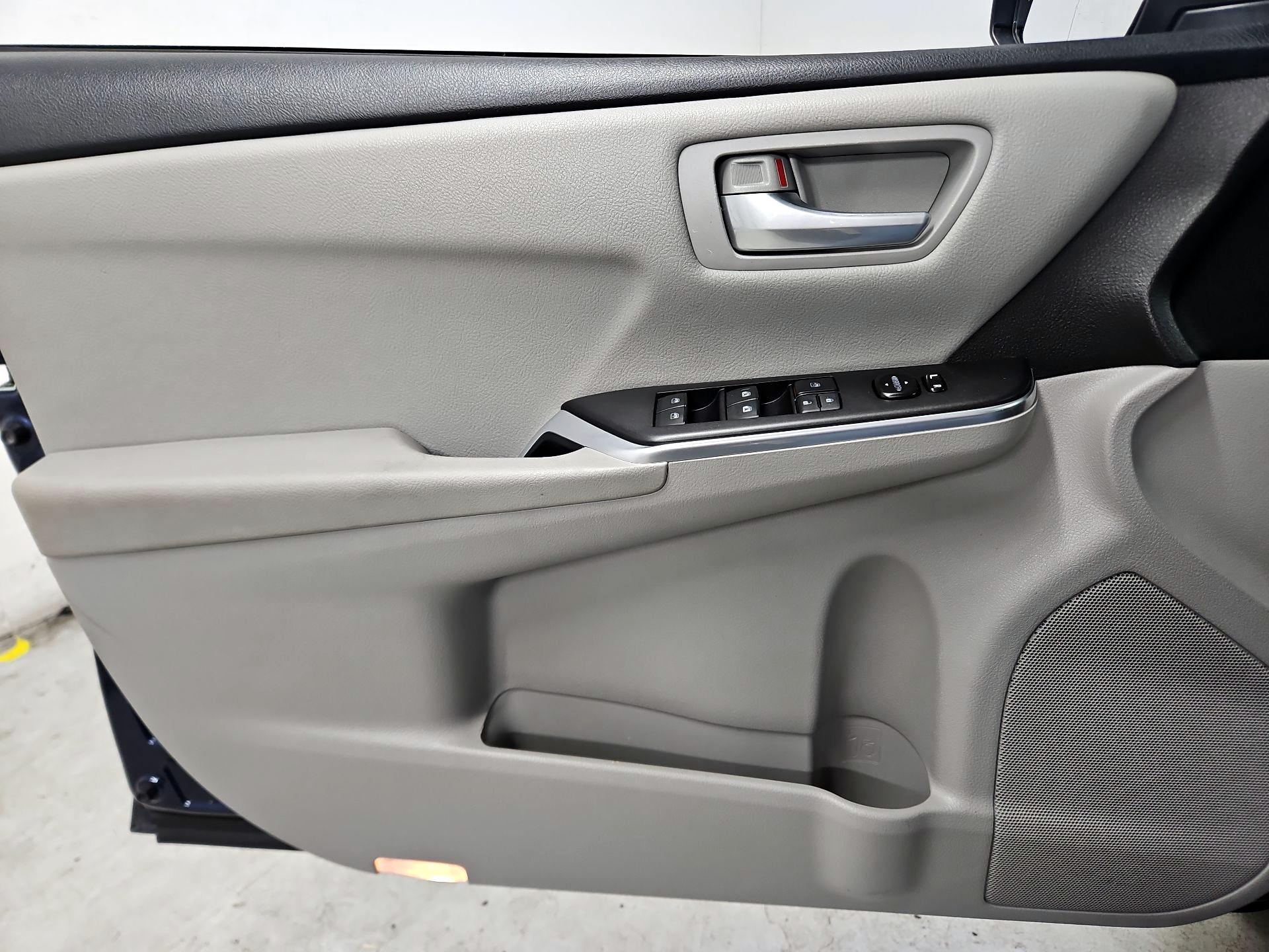 Thumbnail: 2017 Toyota Camry - 12