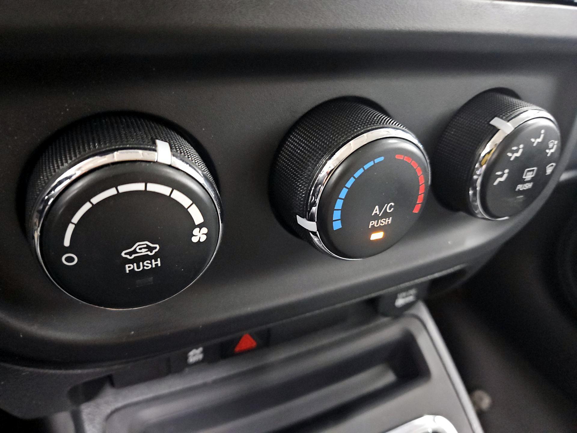 Thumbnail: 2014 Jeep Patriot - 14