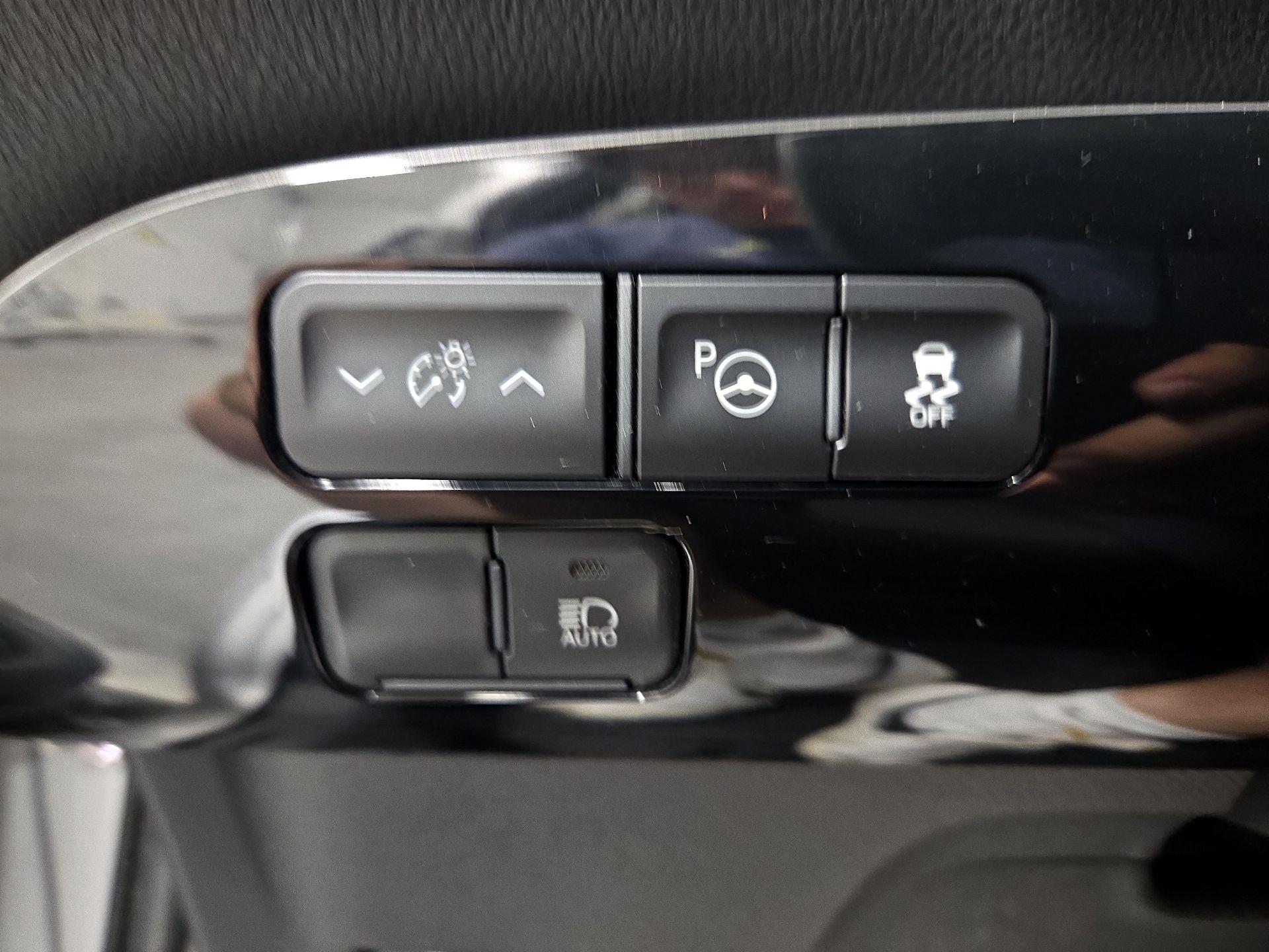 Thumbnail: 2020 Toyota Prius - 13