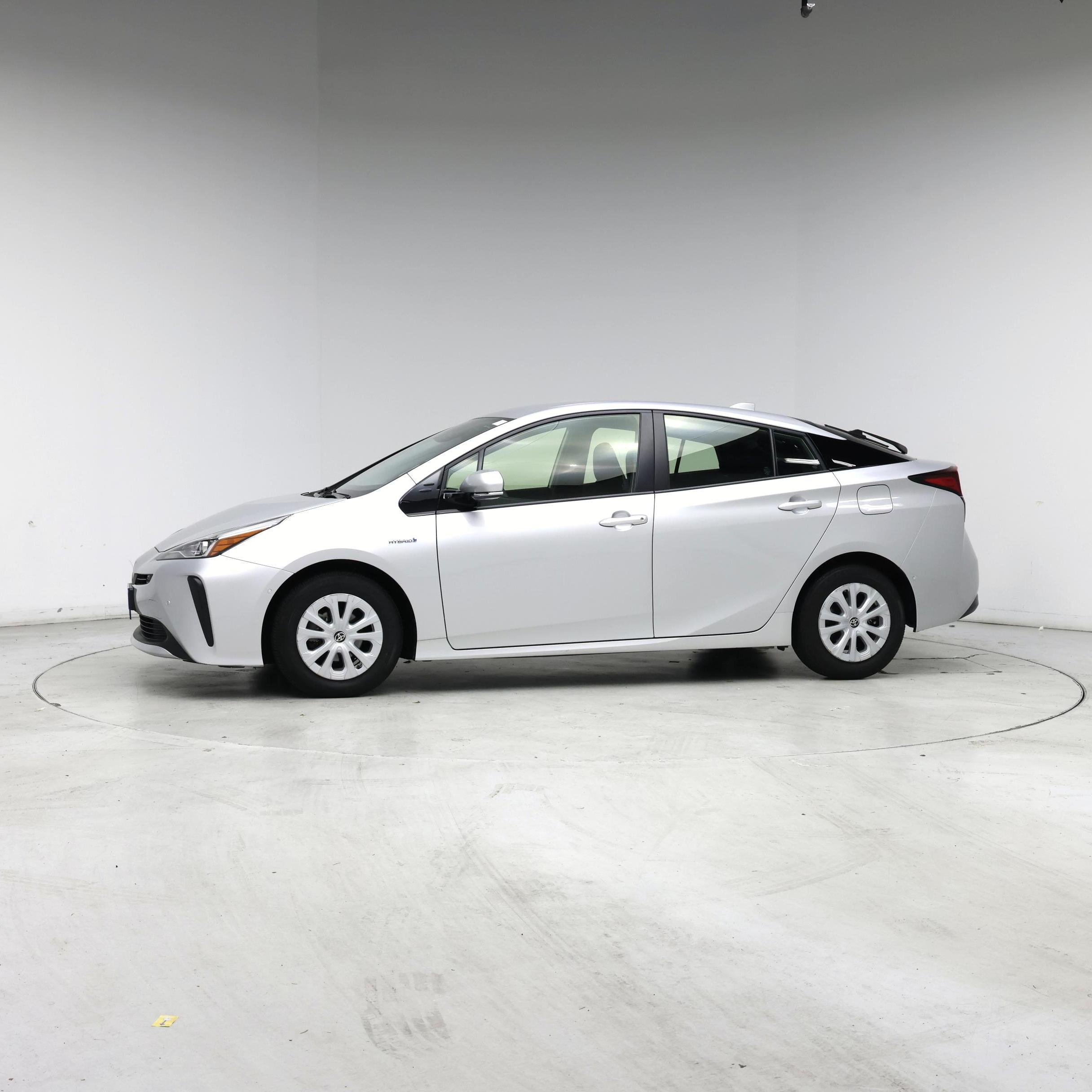 Thumbnail: 2020 Toyota Prius - 3