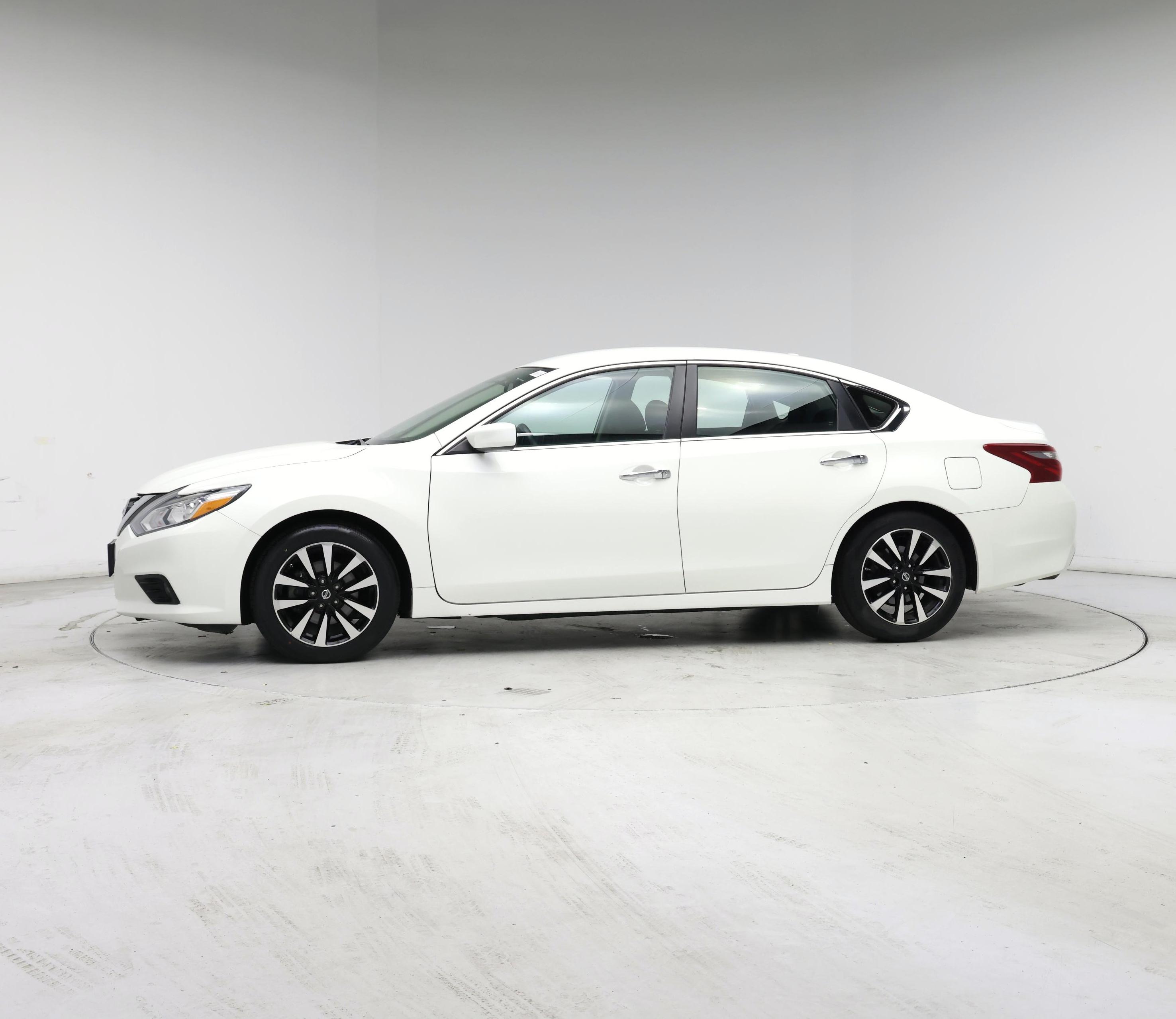 Thumbnail: 2018 Nissan Altima - 3