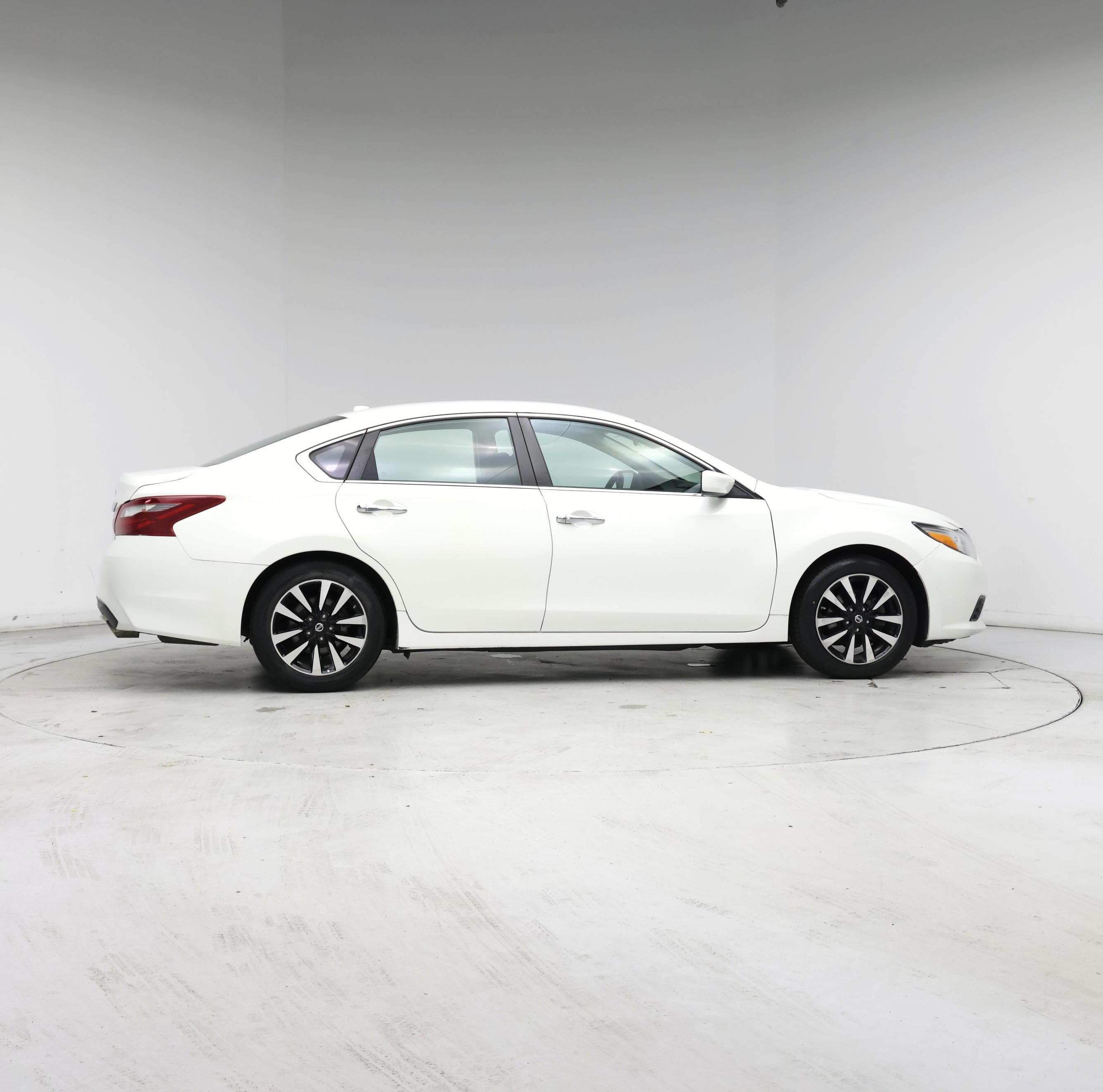 Thumbnail: 2018 Nissan Altima - 7