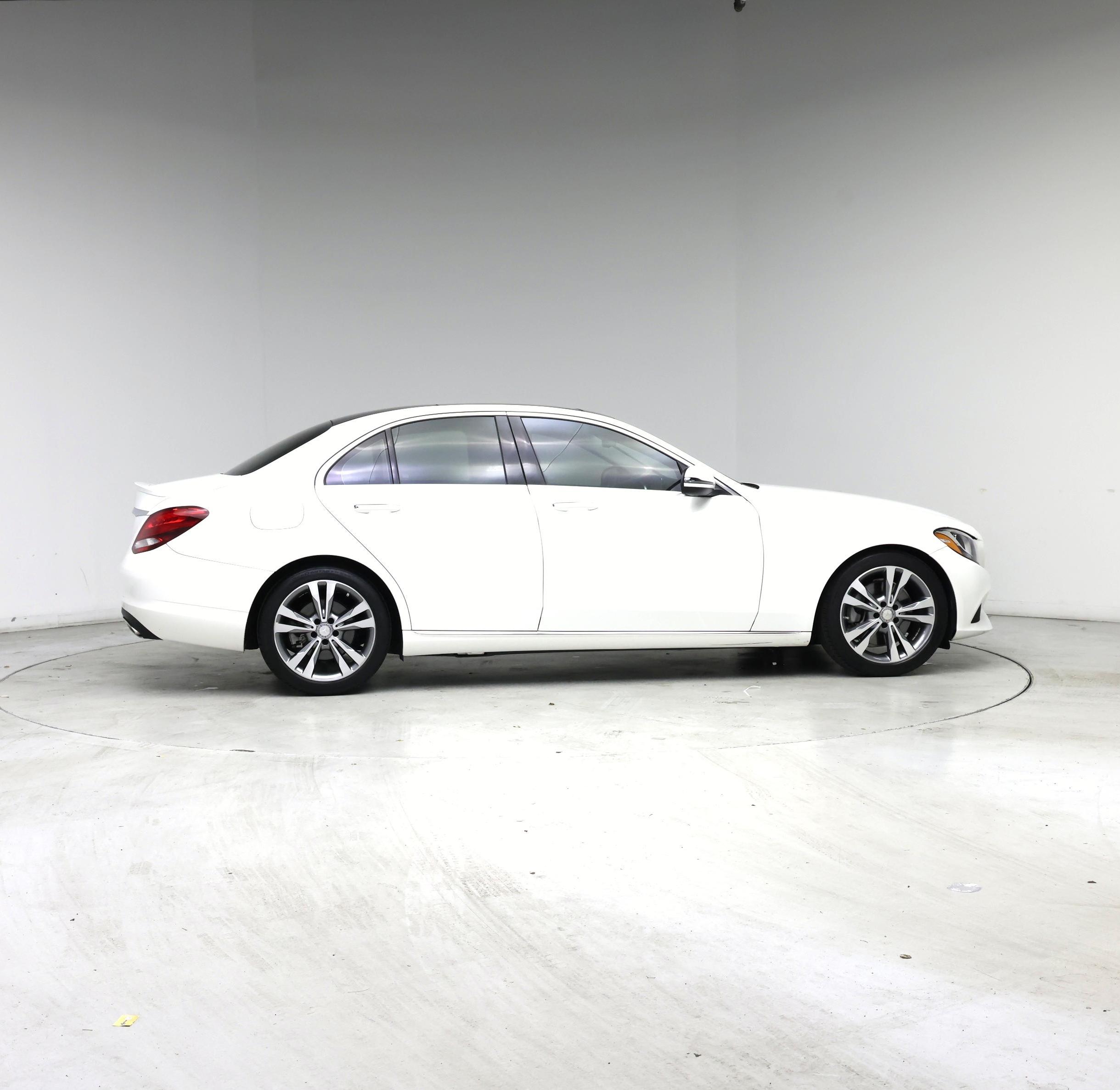 Thumbnail: 2016 Mercedes-Benz C-Class - 7