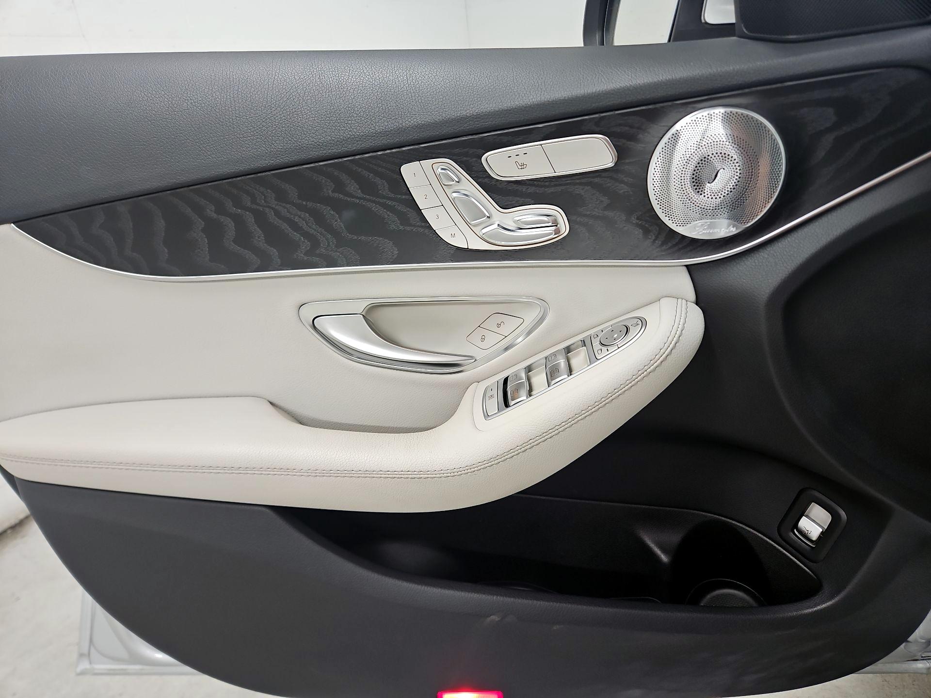 Thumbnail: 2016 Mercedes-Benz C-Class - 12