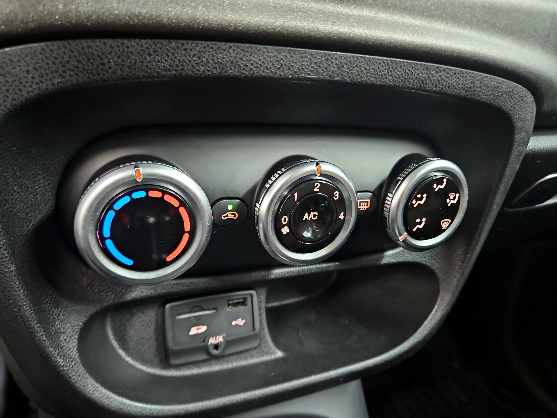 Thumbnail: 2014 Fiat 500L - 16