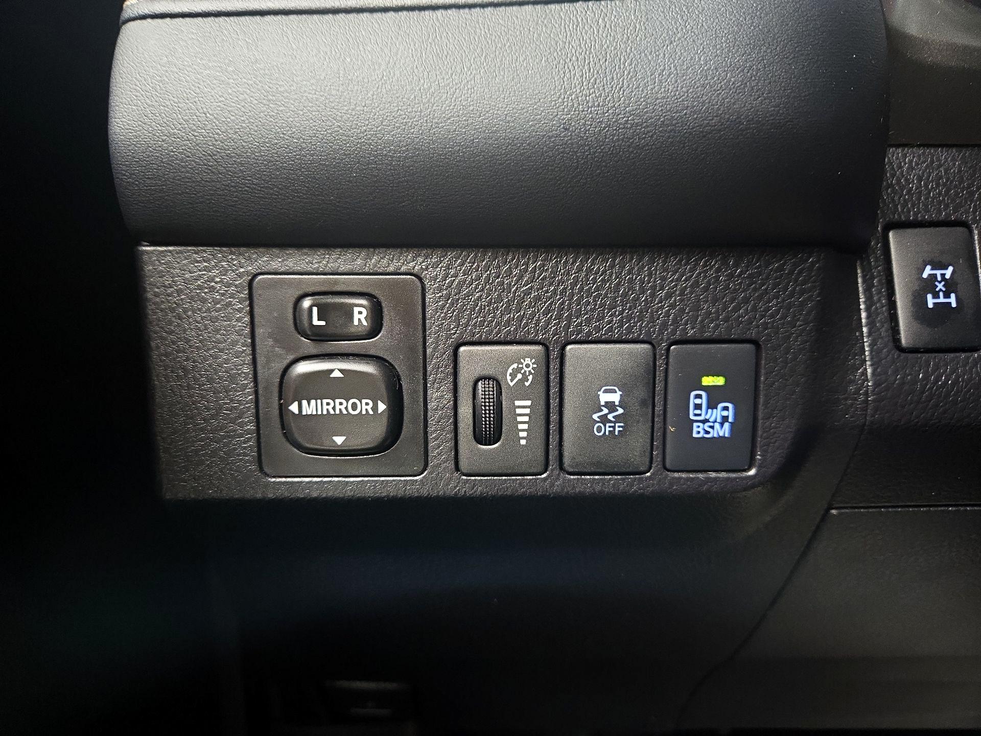Thumbnail: 2014 Toyota RAV4 - 13