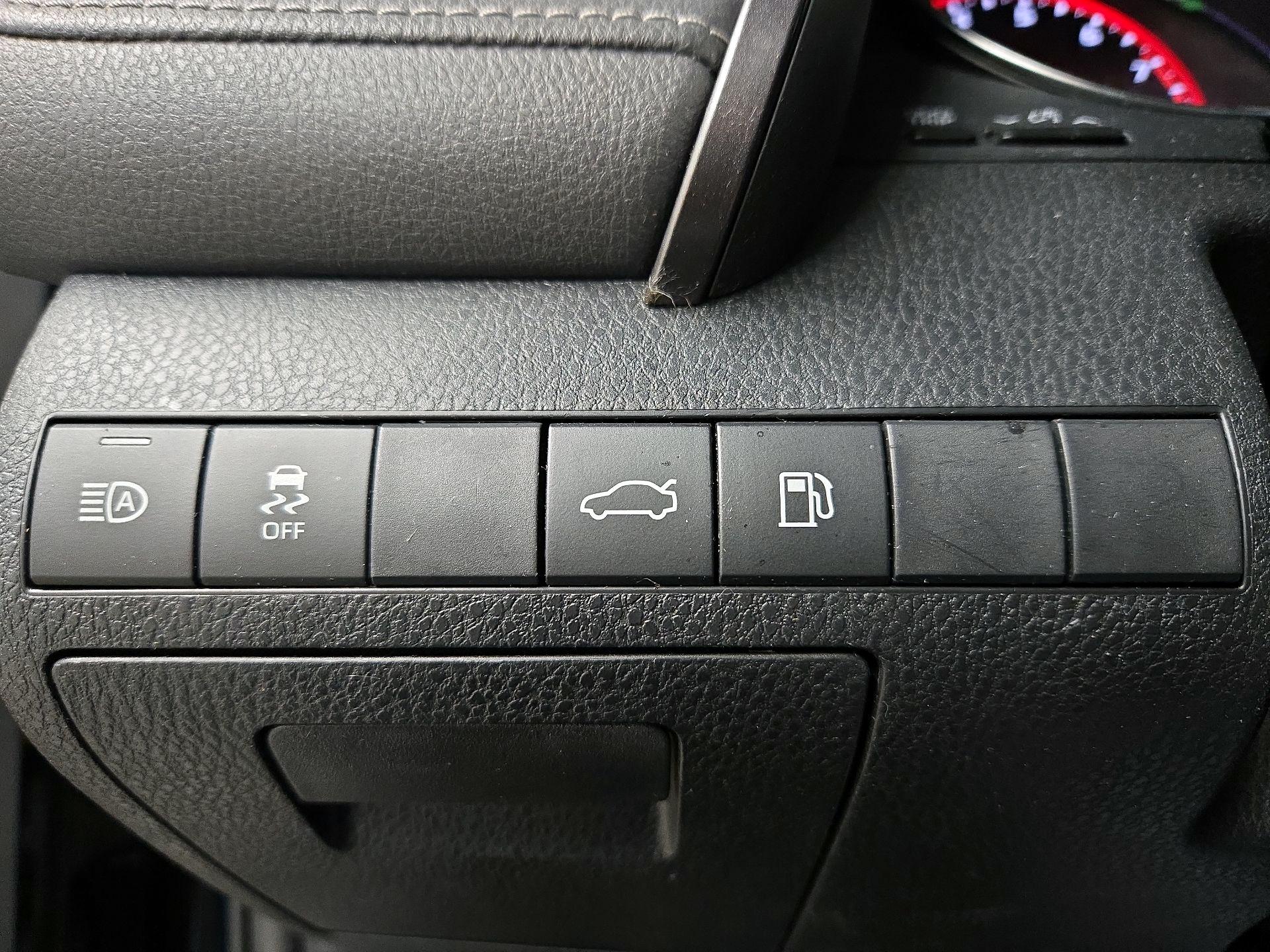 Thumbnail: 2018 Toyota Camry - 13