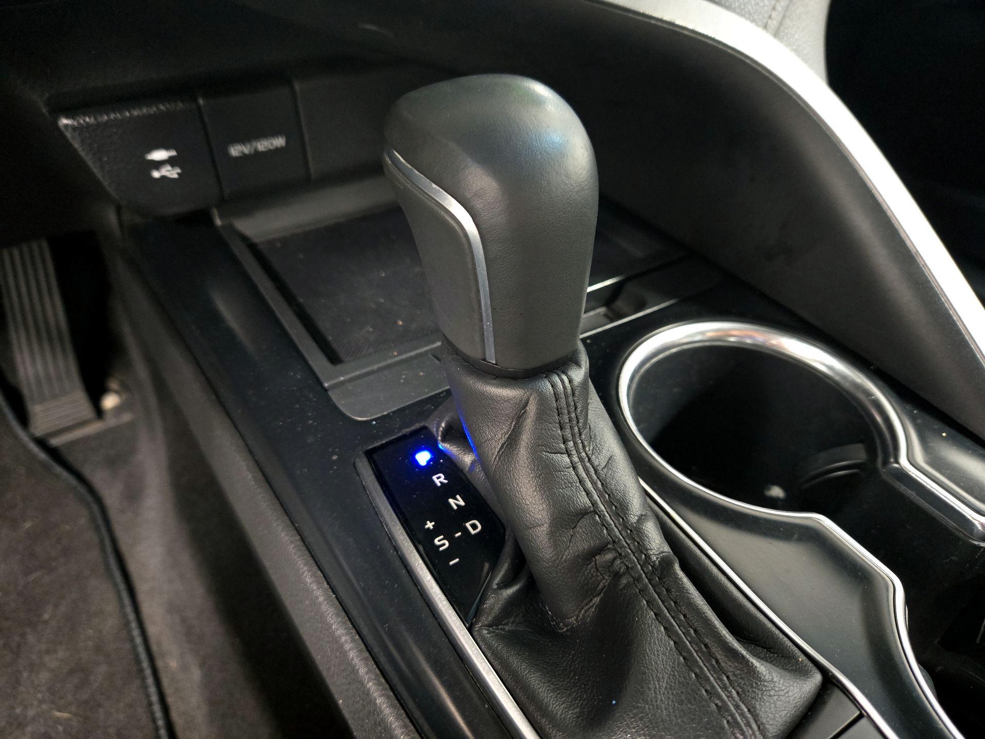 Thumbnail: 2018 Toyota Camry - 17