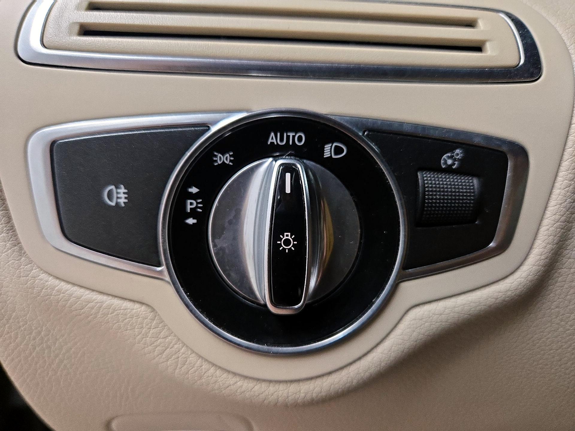 Thumbnail: 2015 Mercedes-Benz C-Class - 13