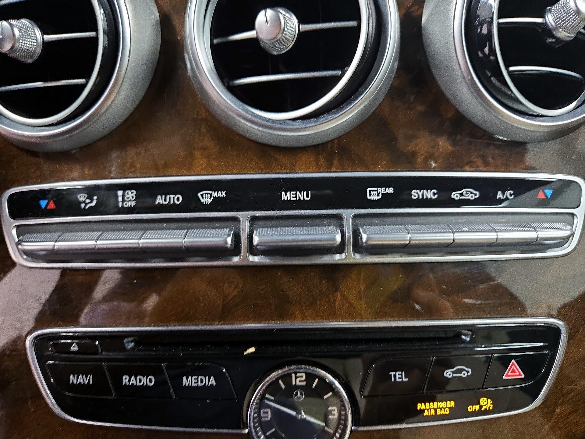 Thumbnail: 2015 Mercedes-Benz C-Class - 17