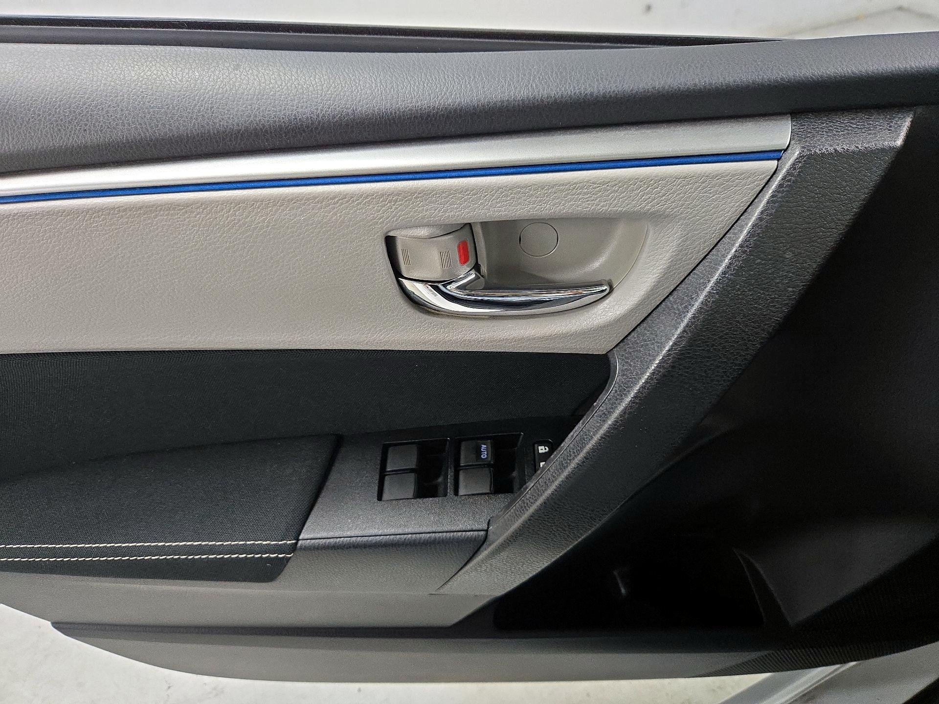 Thumbnail: 2014 Toyota Corolla - 12