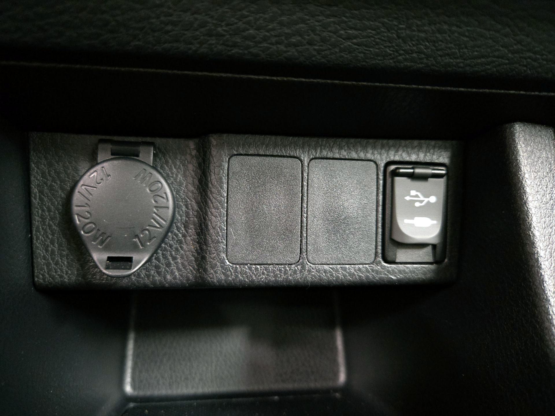 Thumbnail: 2014 Toyota Corolla - 18