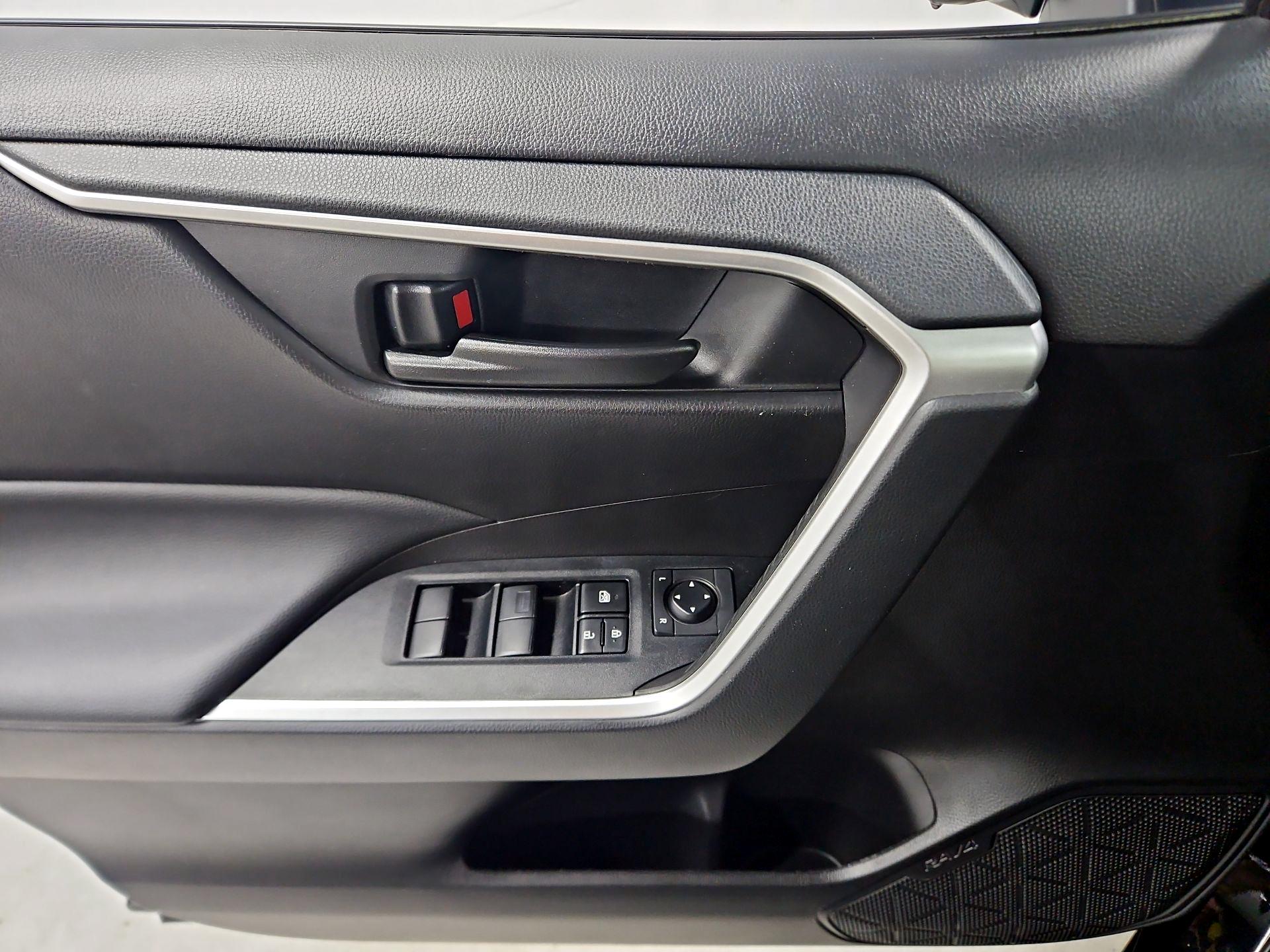 Thumbnail: 2022 Toyota RAV4 - 12