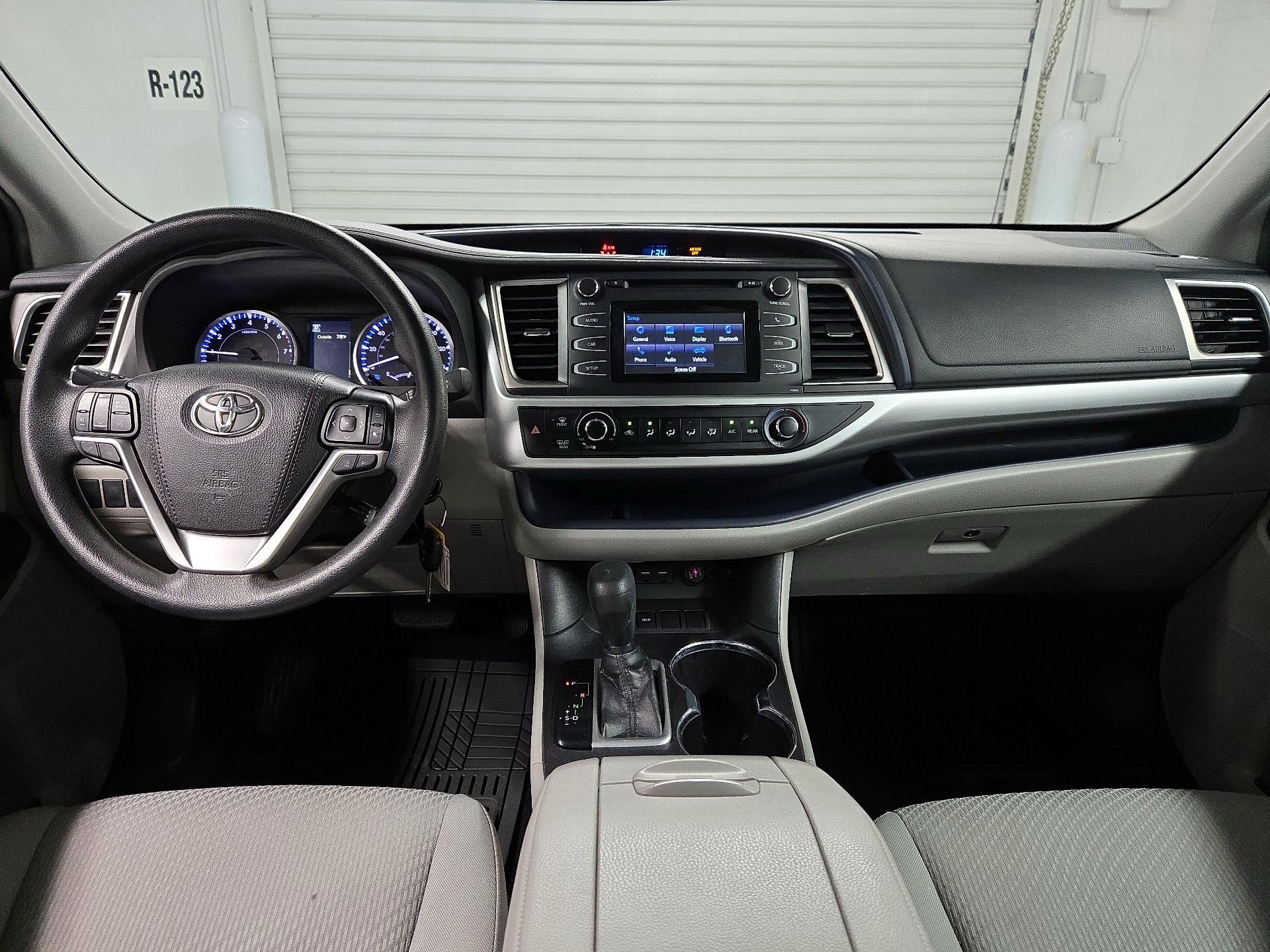 Thumbnail: 2019 Toyota Highlander - 9
