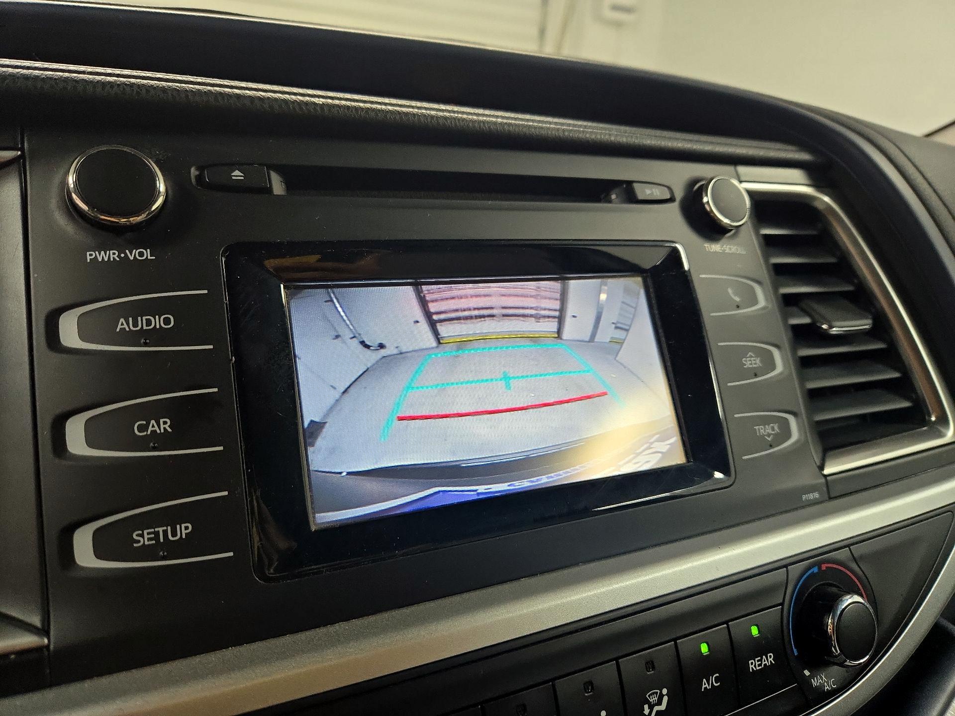 Thumbnail: 2019 Toyota Highlander - 14