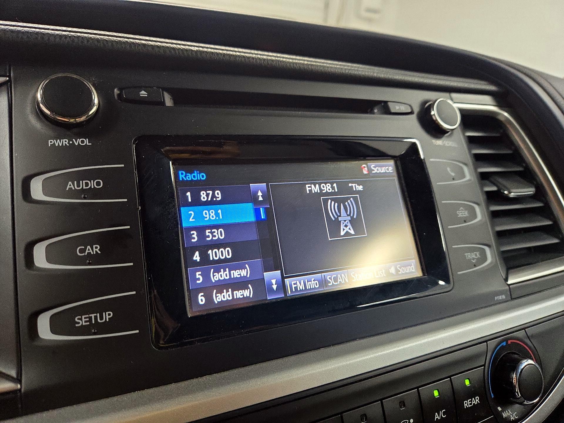 Thumbnail: 2019 Toyota Highlander - 15