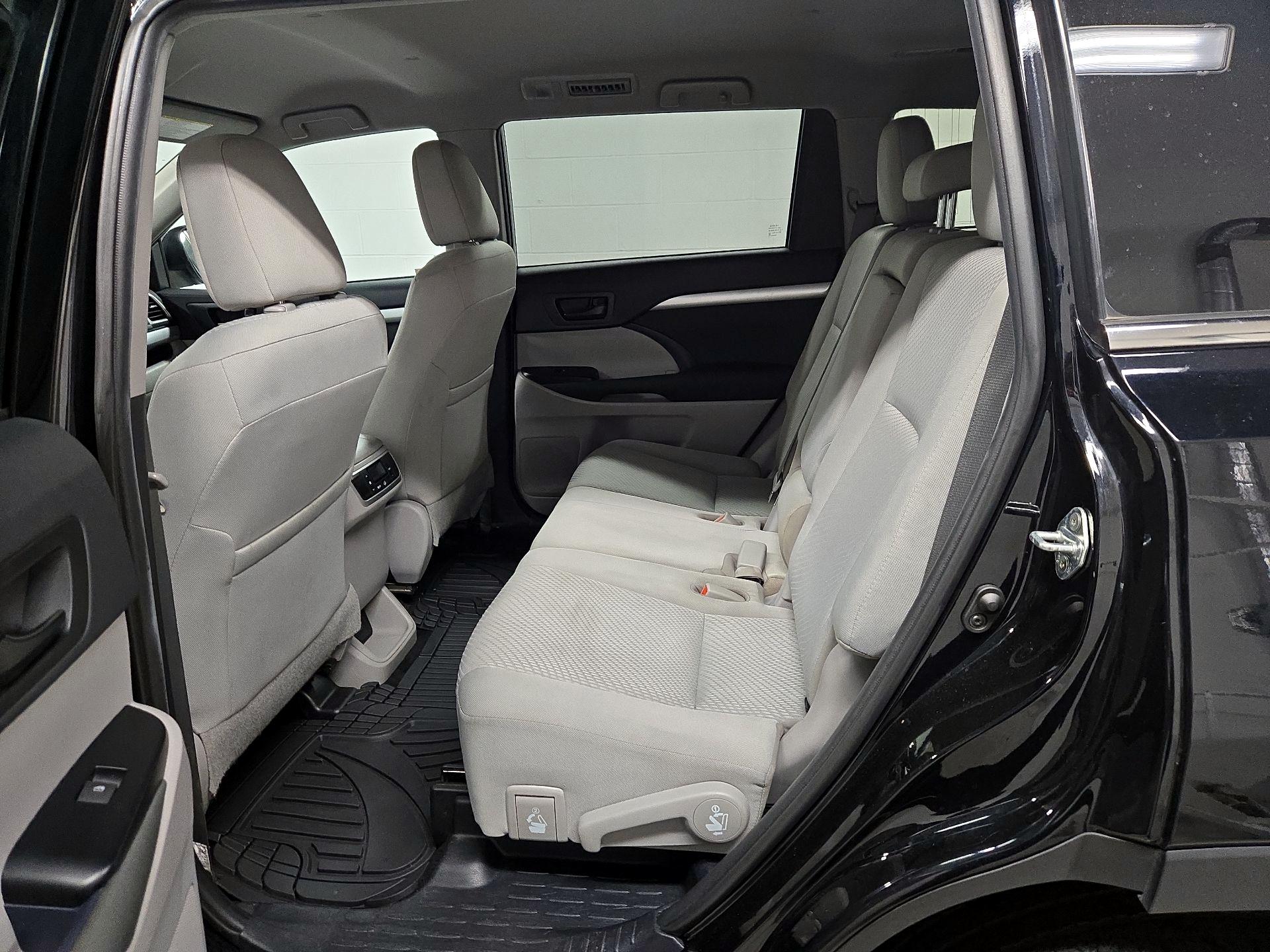 Thumbnail: 2019 Toyota Highlander - 19