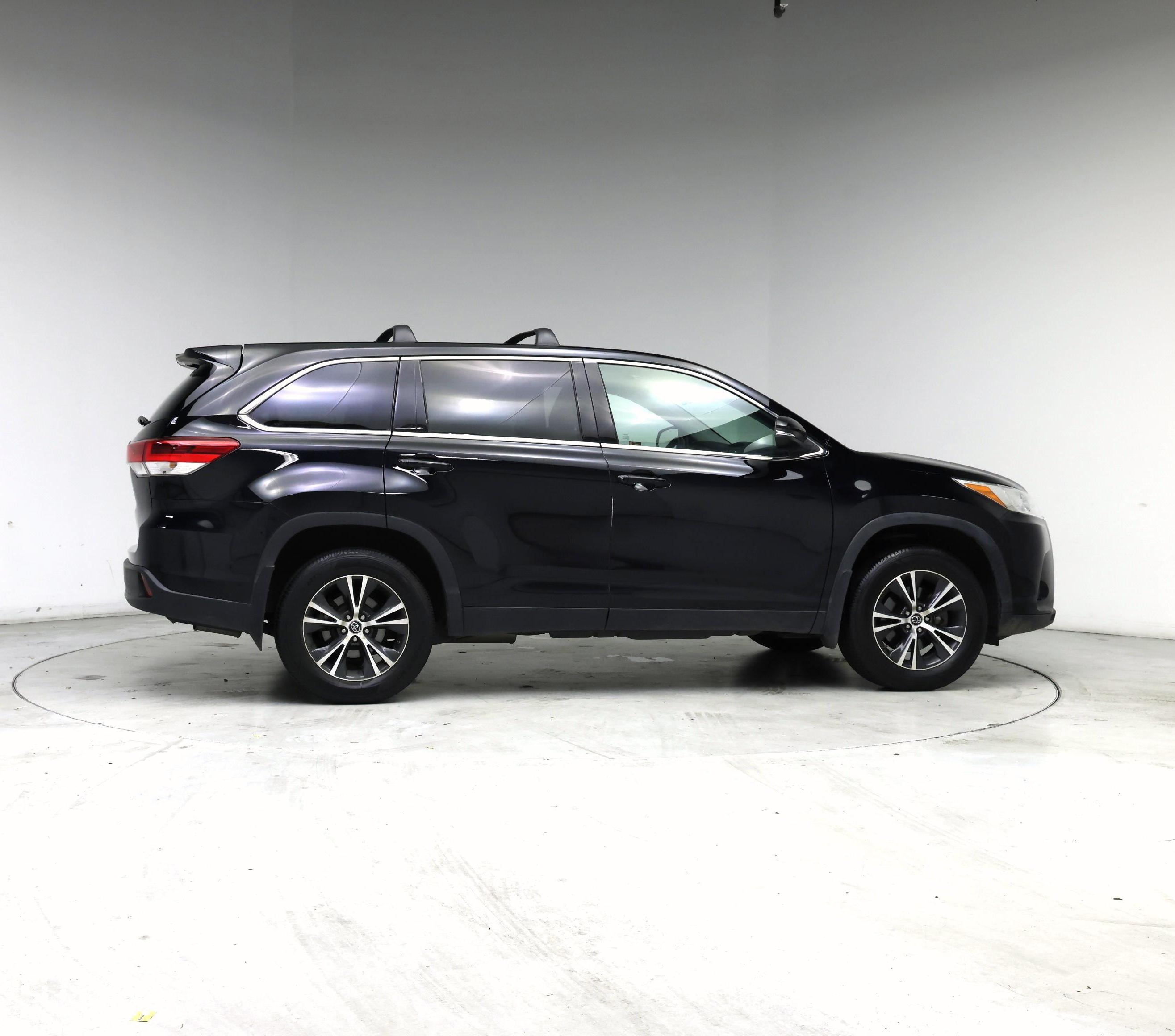 Thumbnail: 2019 Toyota Highlander - 7