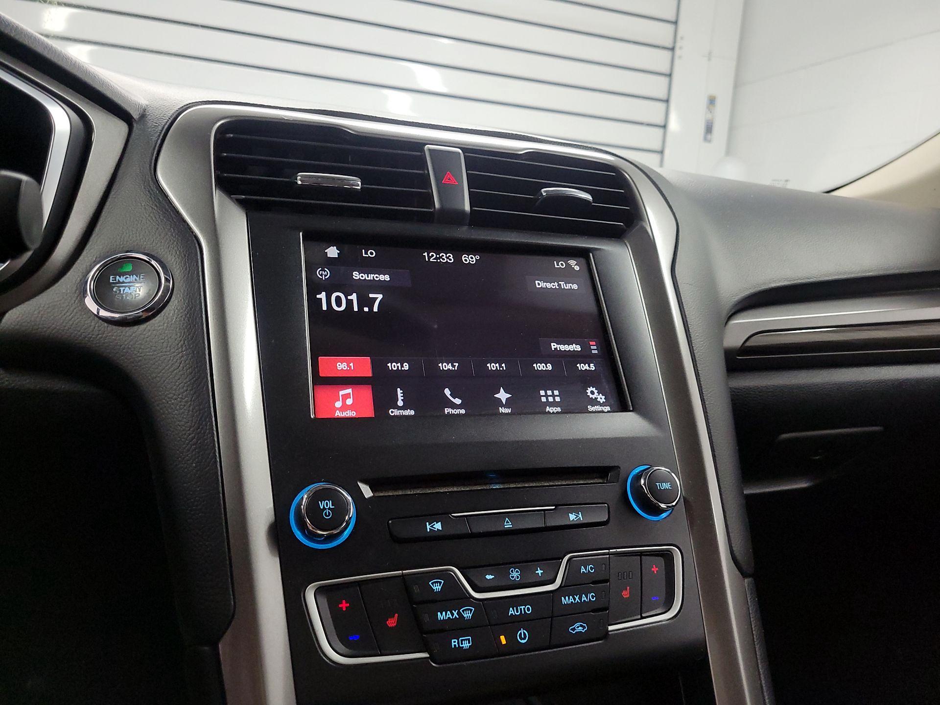 Thumbnail: 2017 Ford Fusion - 15