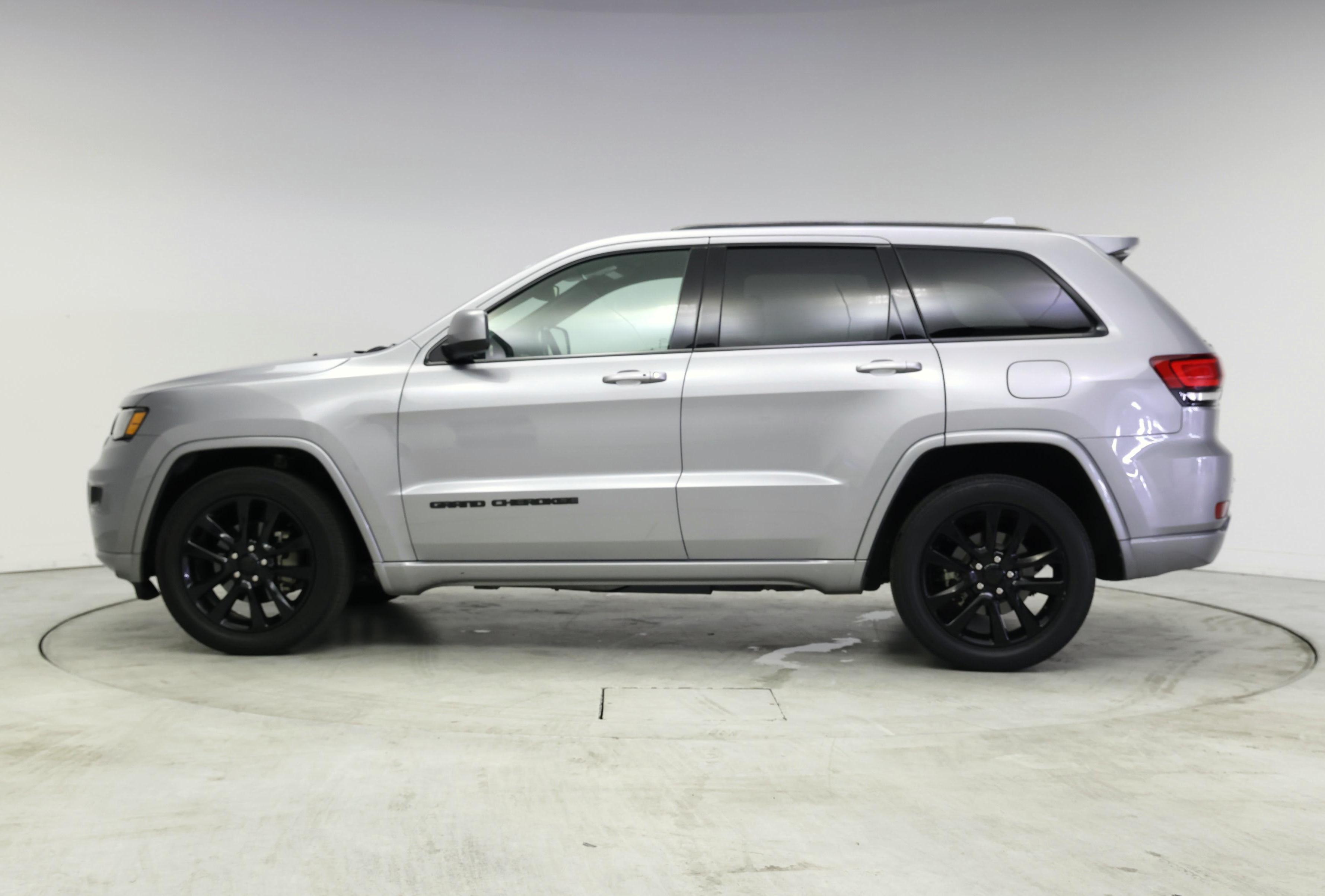 Thumbnail: 2019 Jeep Grand Cherokee - 3