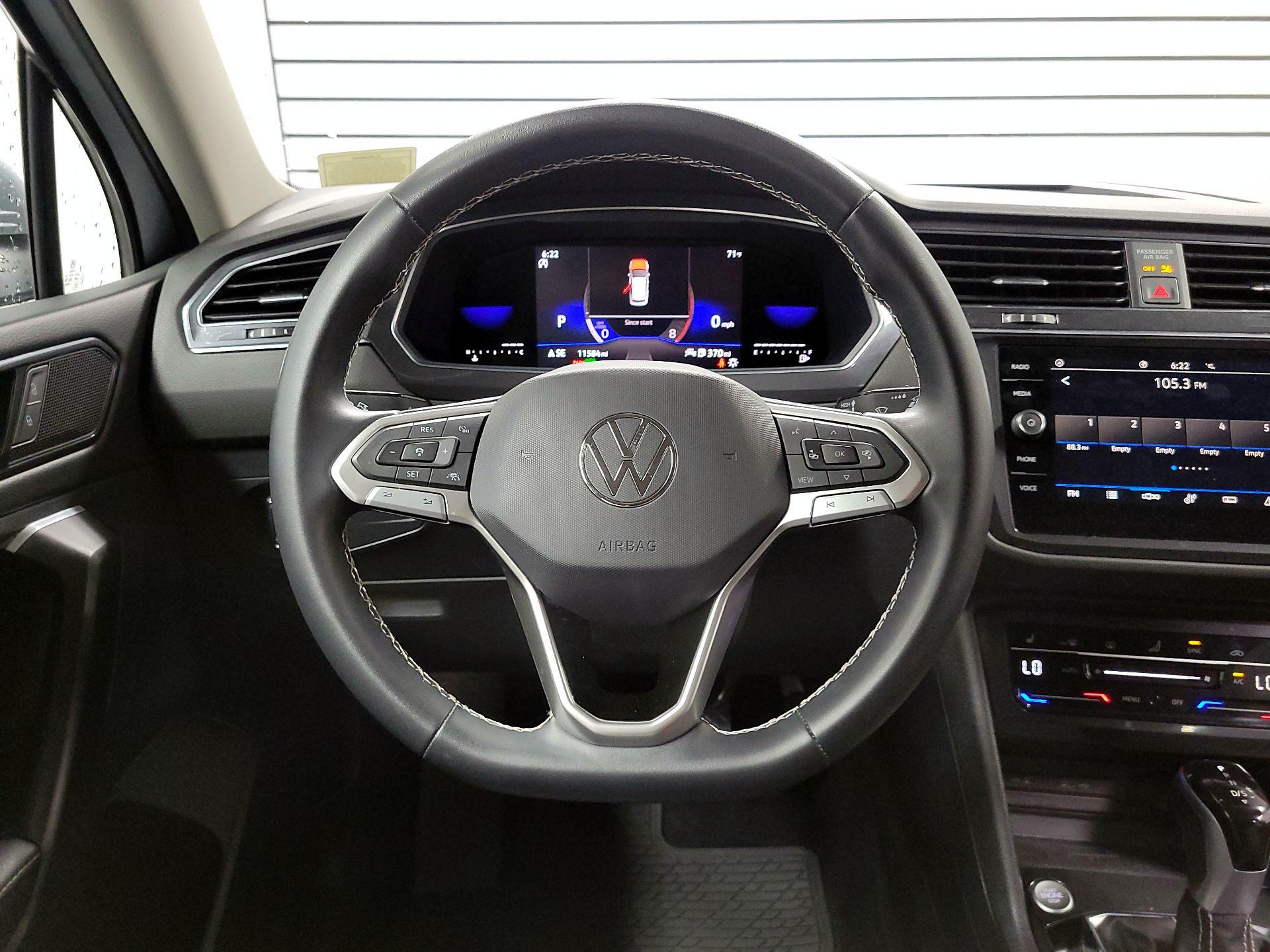 Thumbnail: 2022 Volkswagen Tiguan - 10