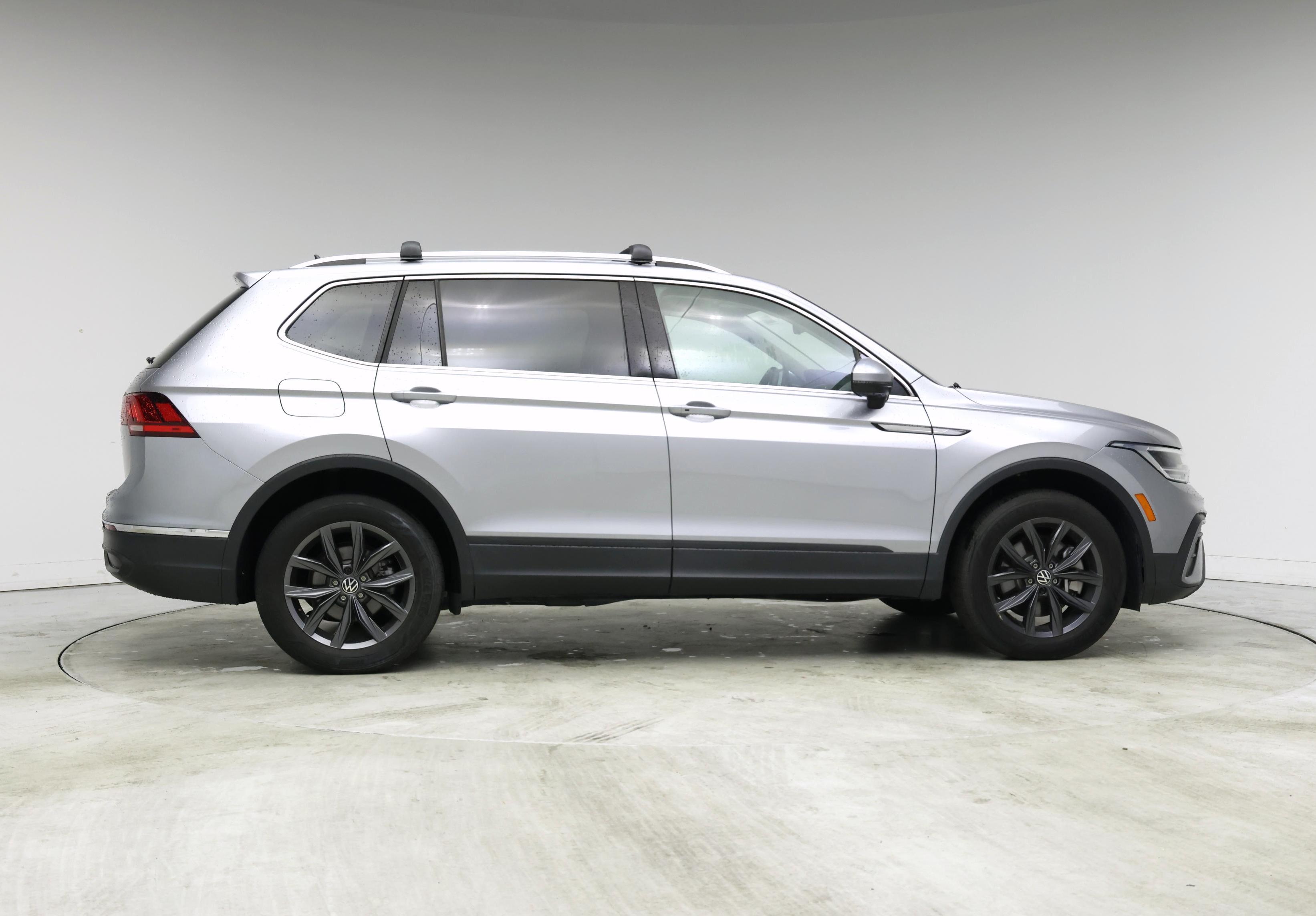 Thumbnail: 2022 Volkswagen Tiguan - 7