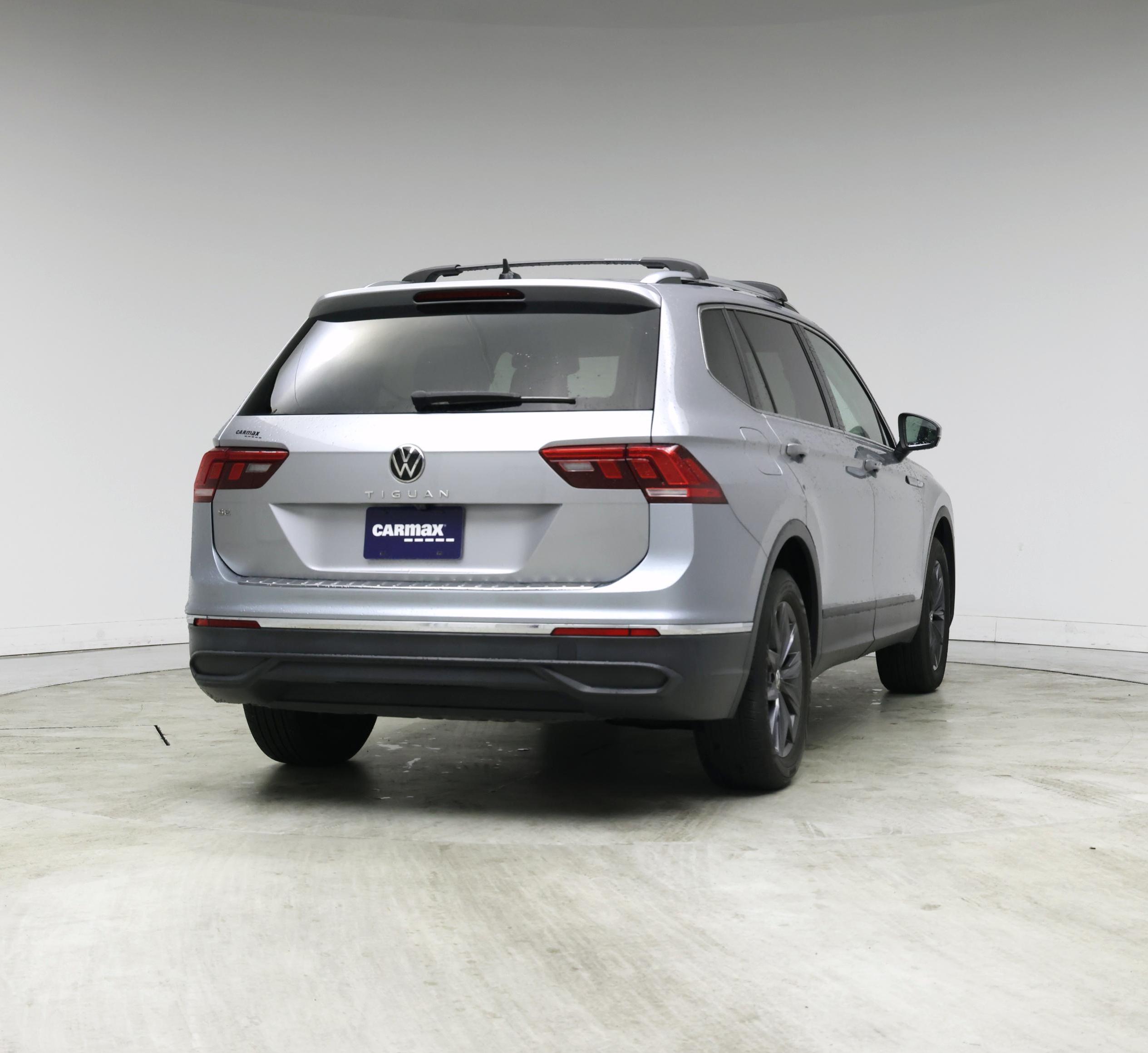 Thumbnail: 2022 Volkswagen Tiguan - 8