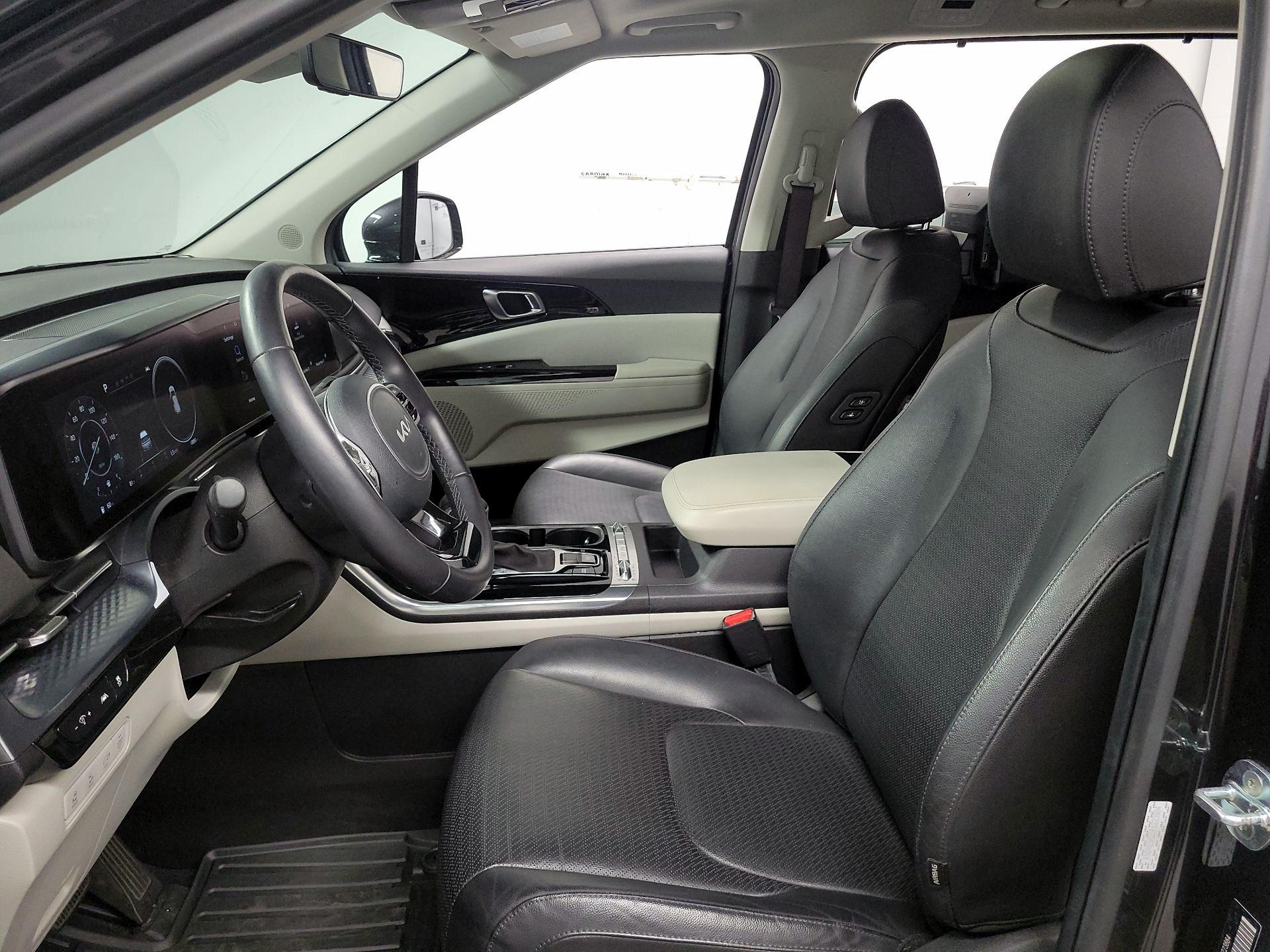 Thumbnail: 2023 Kia Carnival - 11