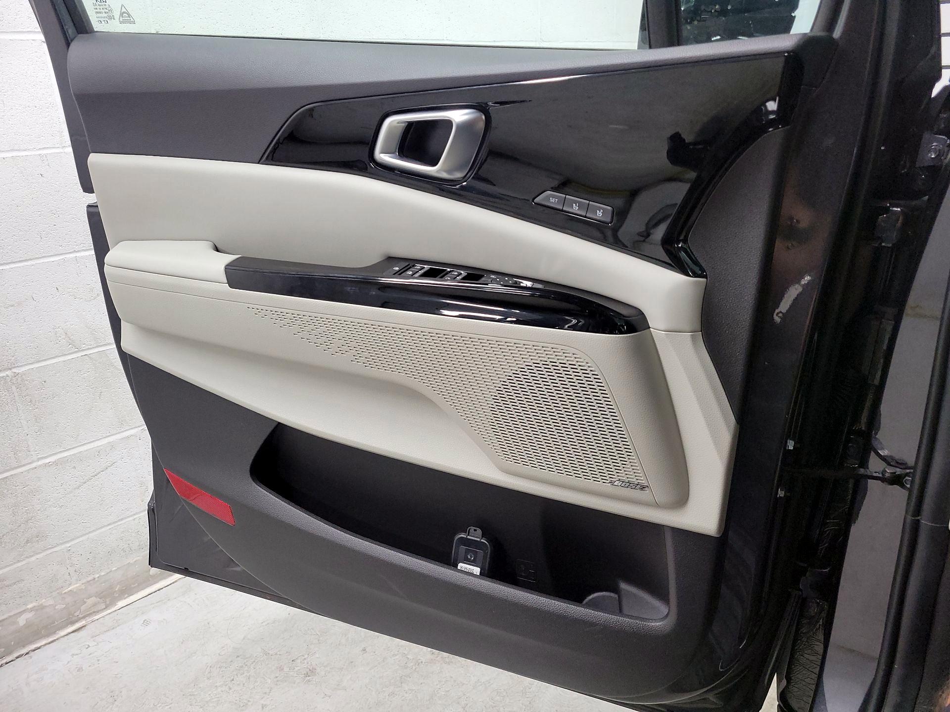 Thumbnail: 2023 Kia Carnival - 12