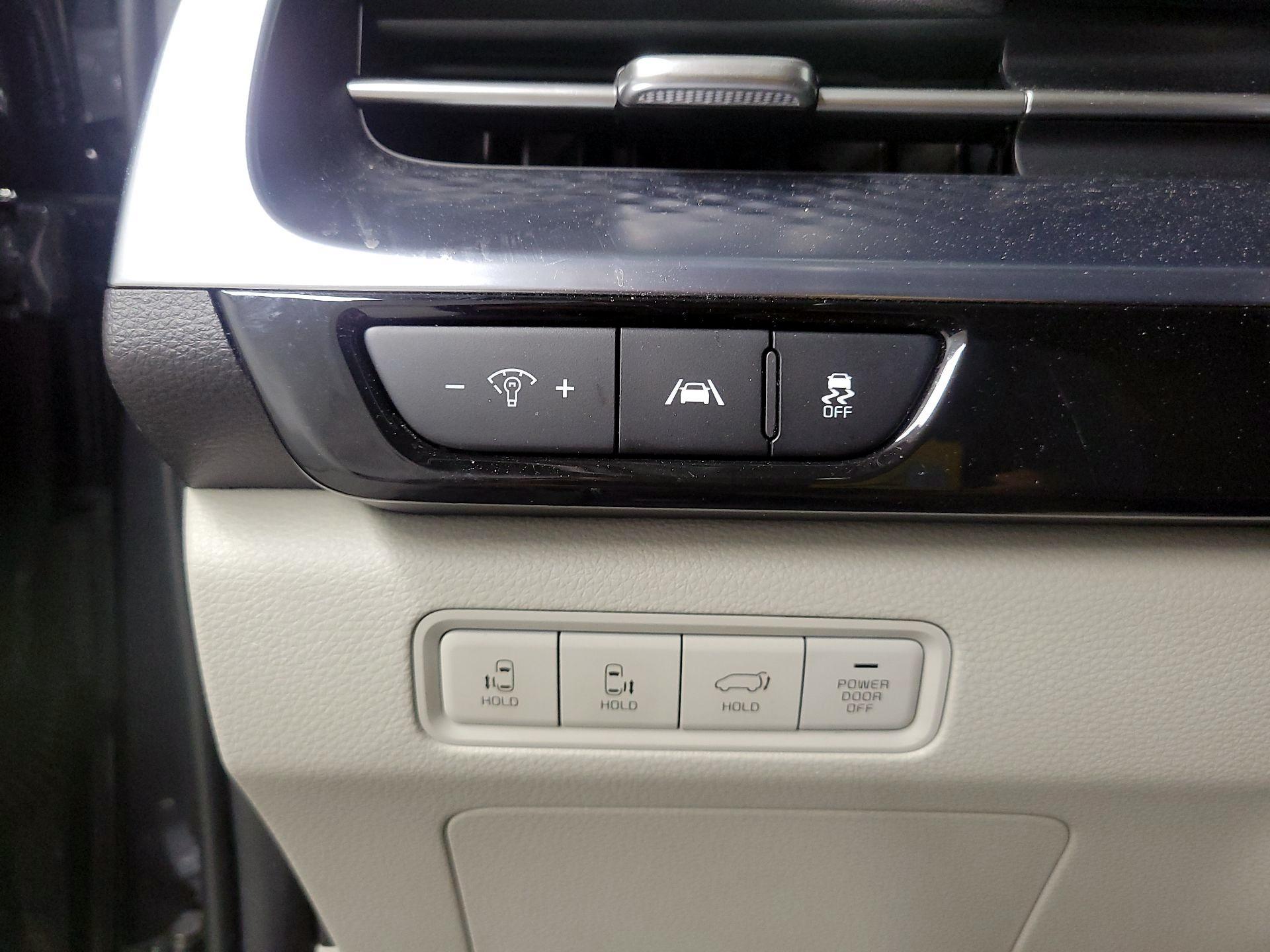 Thumbnail: 2023 Kia Carnival - 13