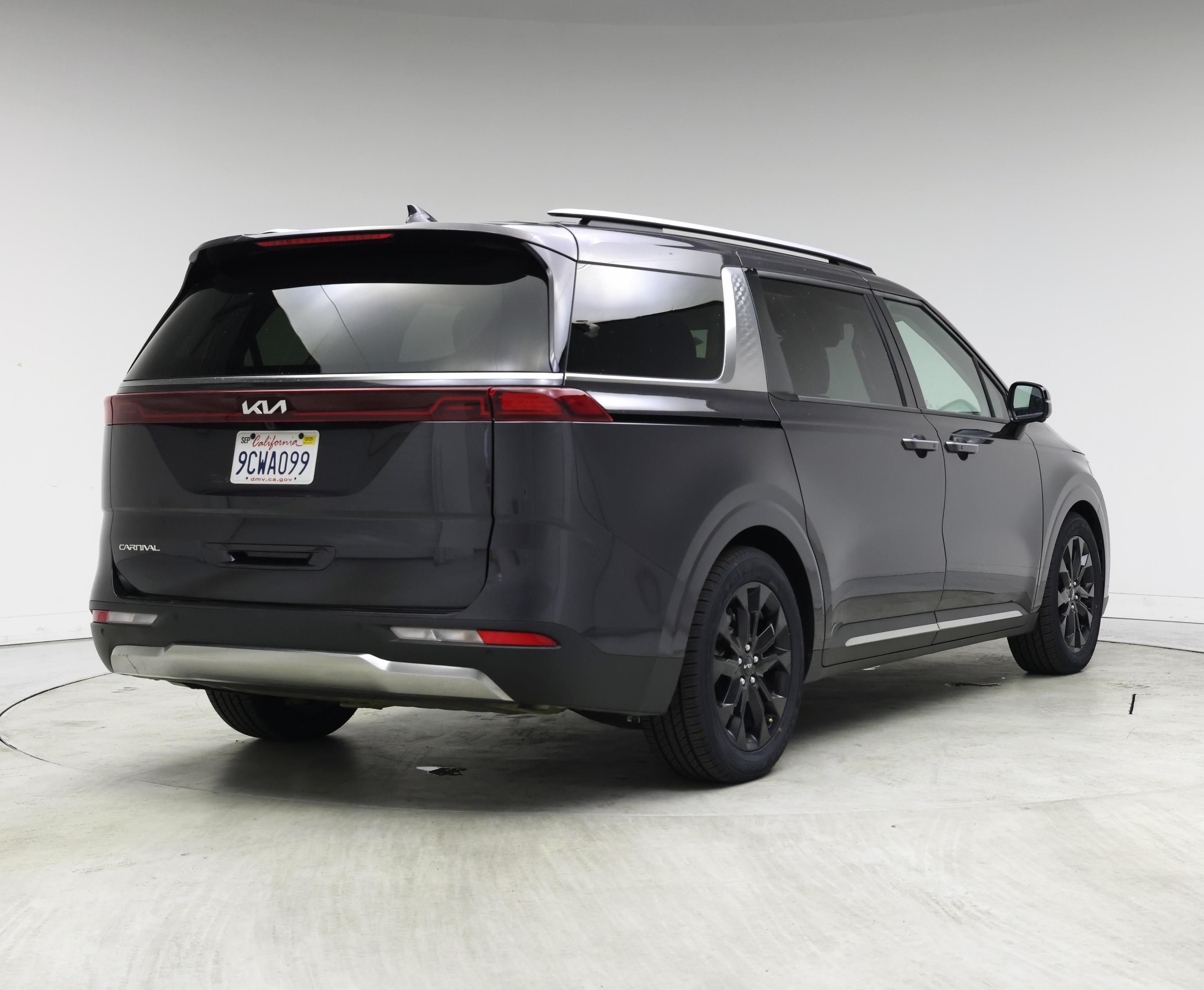 Thumbnail: 2023 Kia Carnival - 8