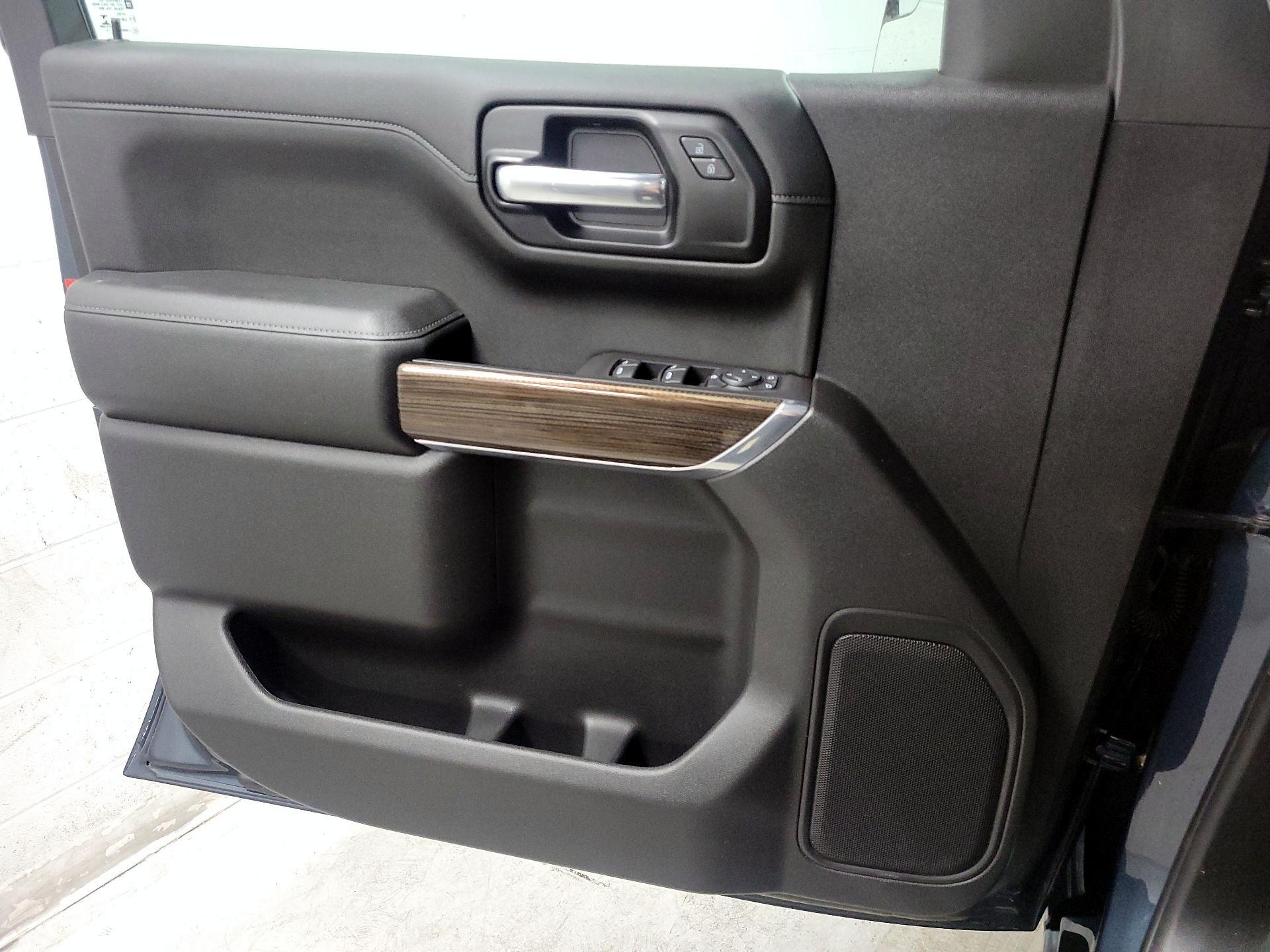 Thumbnail: 2020 Chevrolet Silverado 1500 - 12