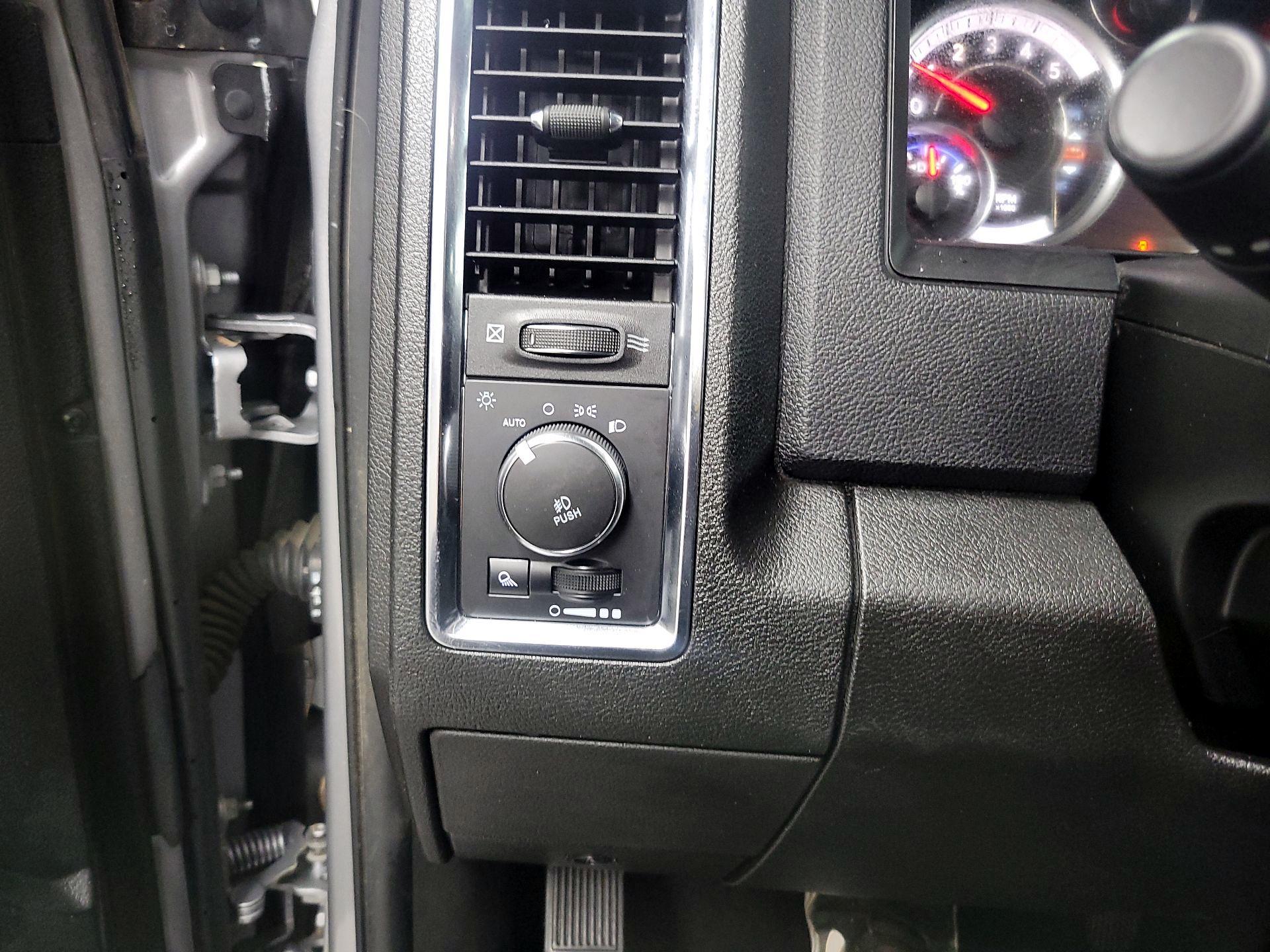 Thumbnail: 2019 RAM 1500 Classic - 13