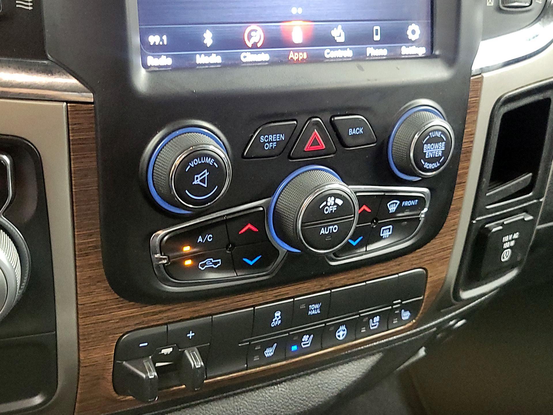 Thumbnail: 2019 RAM 1500 Classic - 16