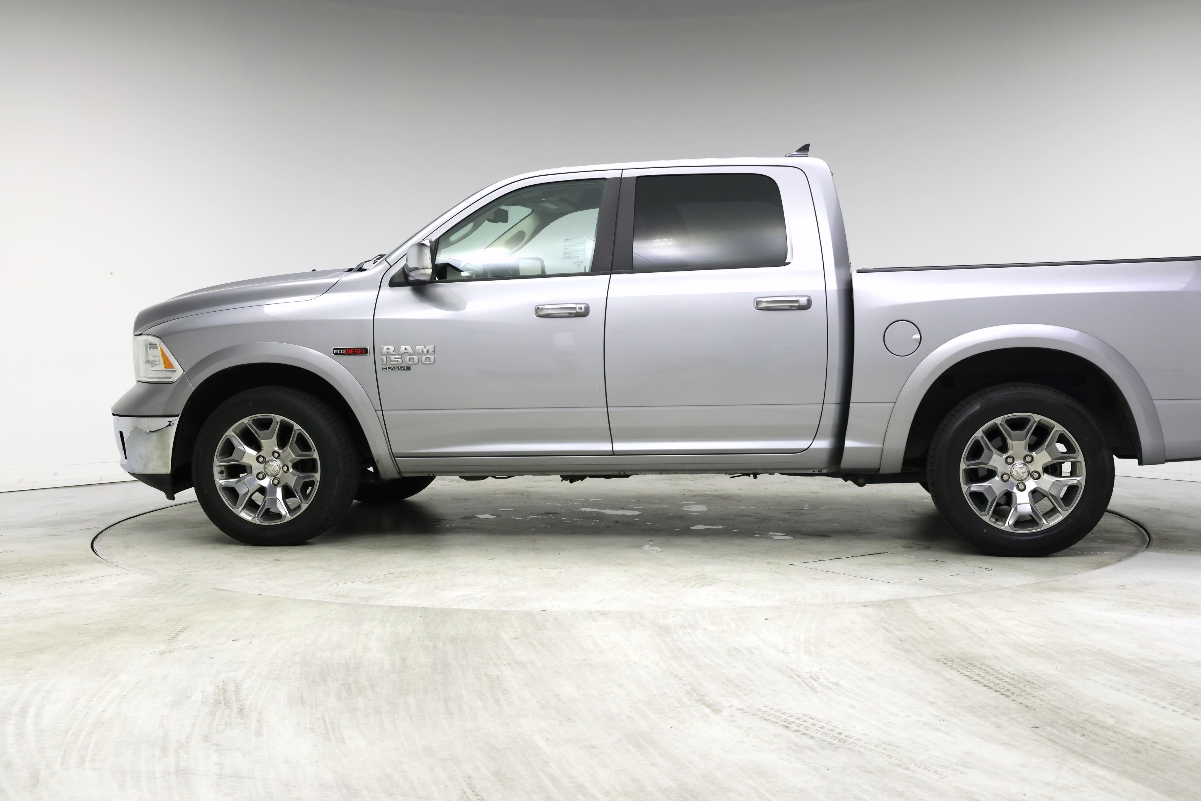 Thumbnail: 2019 RAM 1500 Classic - 3