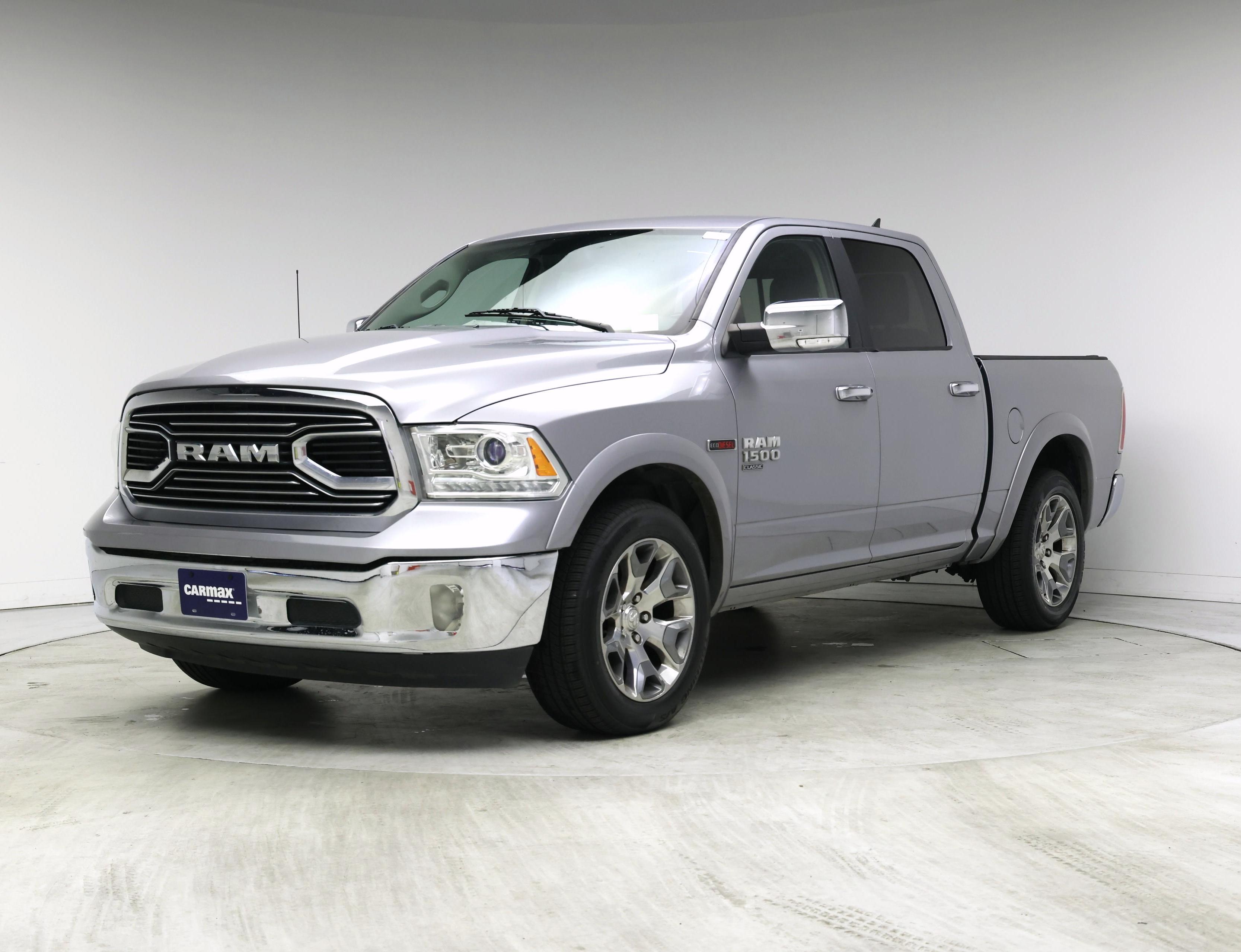 Thumbnail: 2019 RAM 1500 Classic - 4