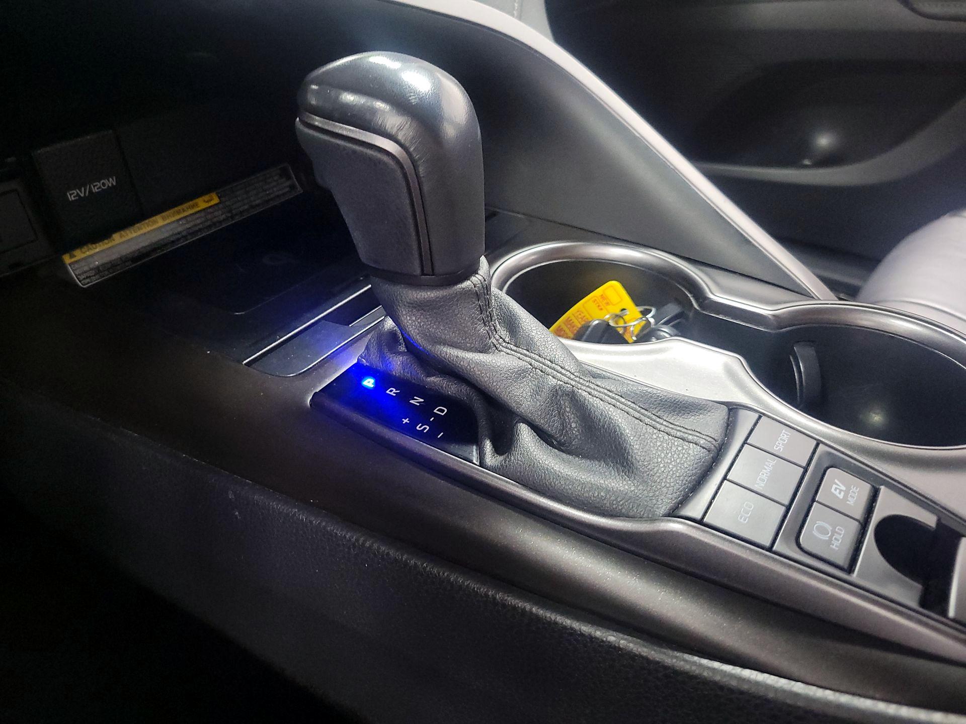 Thumbnail: 2021 Toyota Camry - 16