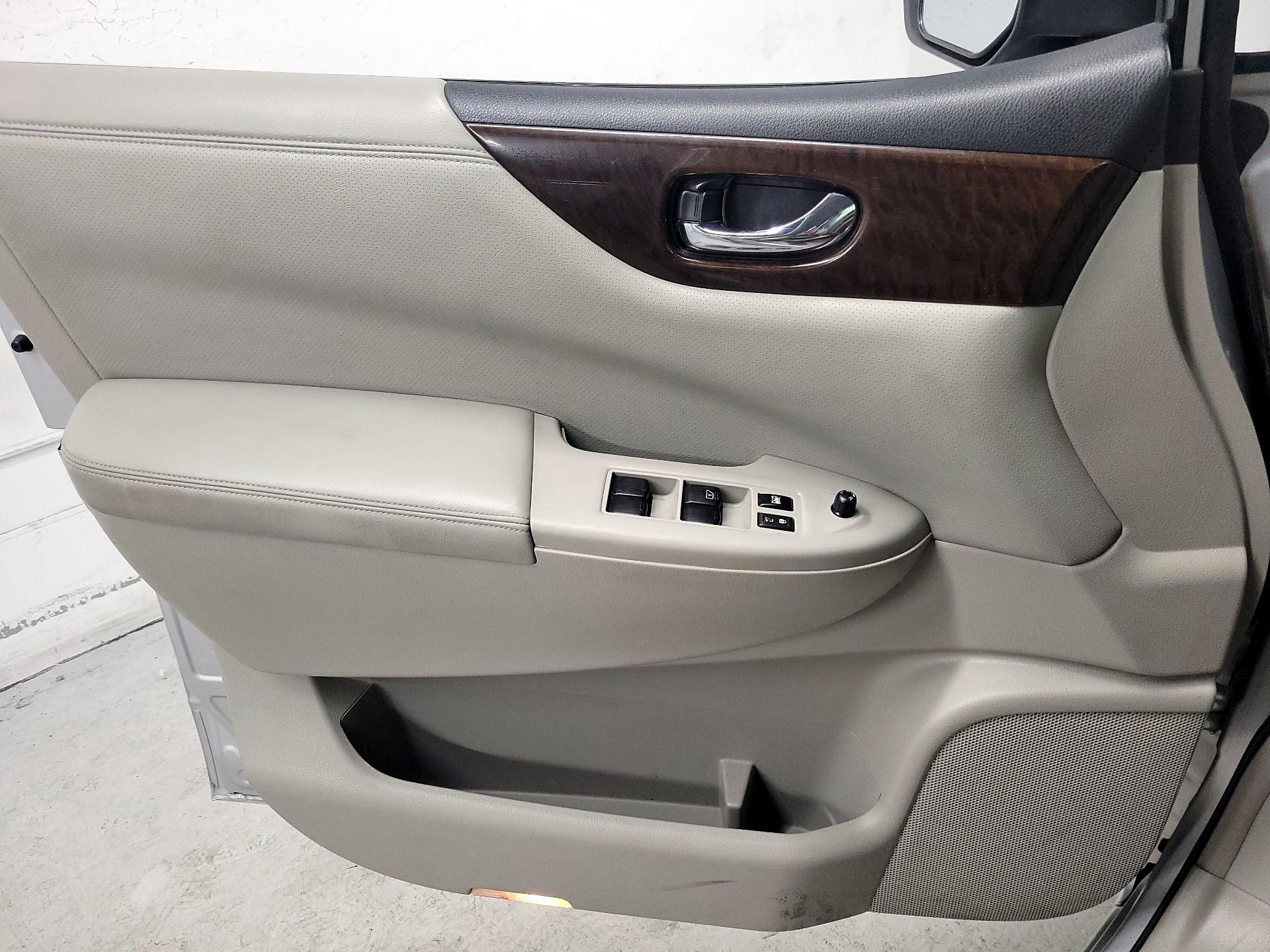 Thumbnail: 2014 Nissan Quest - 12