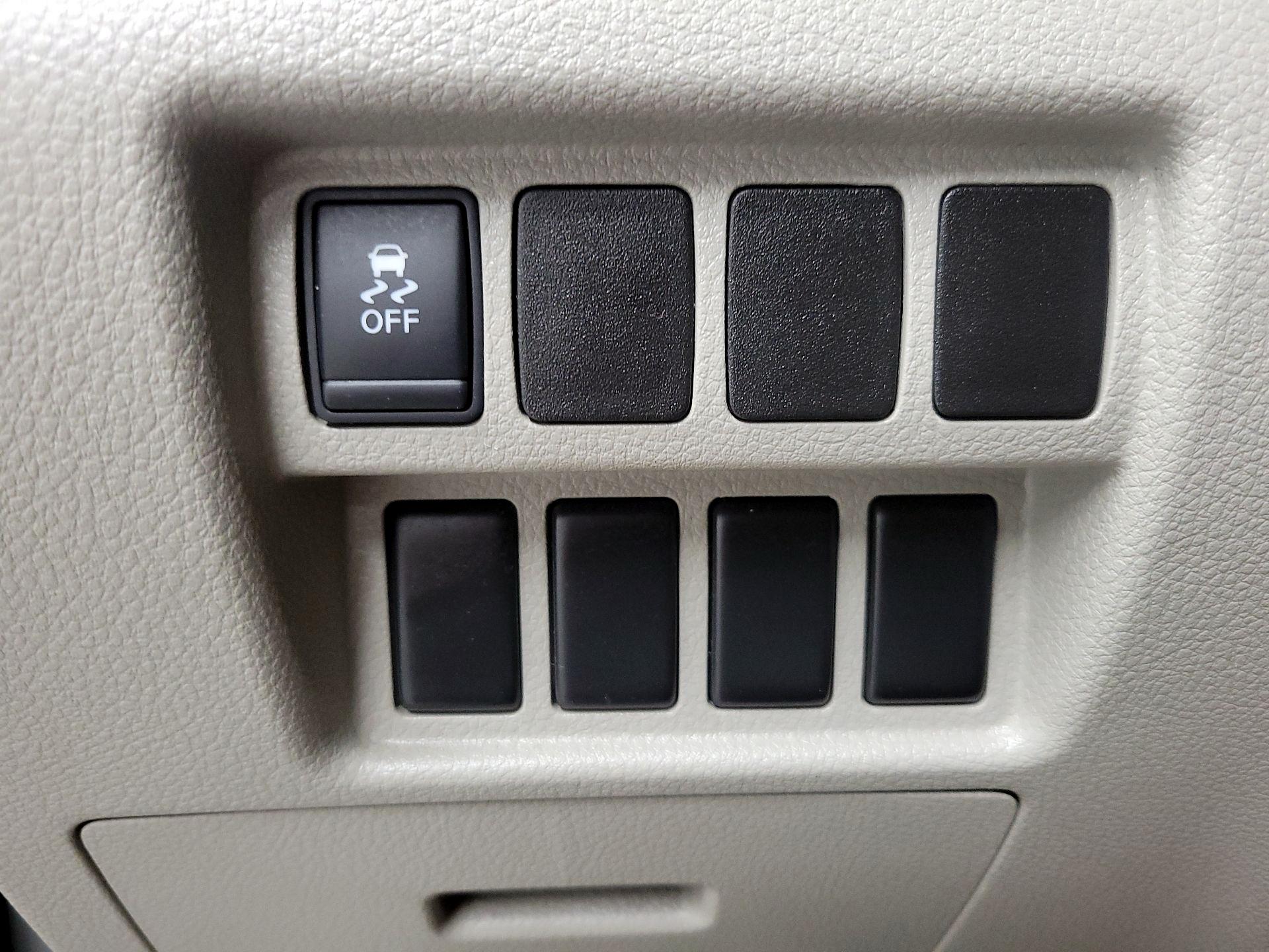 Thumbnail: 2014 Nissan Quest - 13