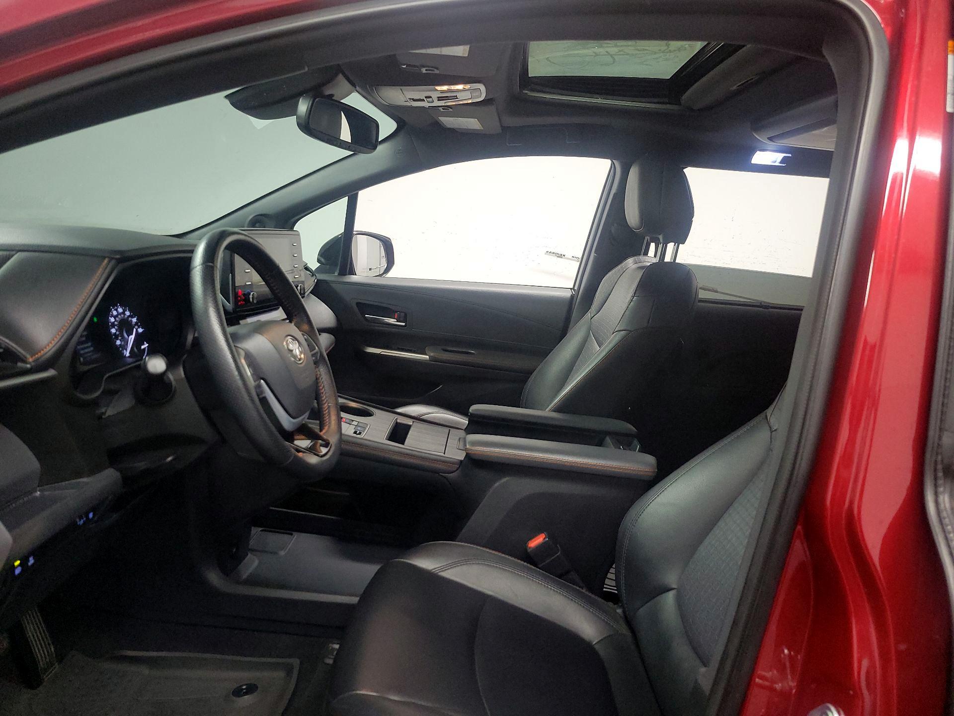 Thumbnail: 2021 Toyota Sienna - 11