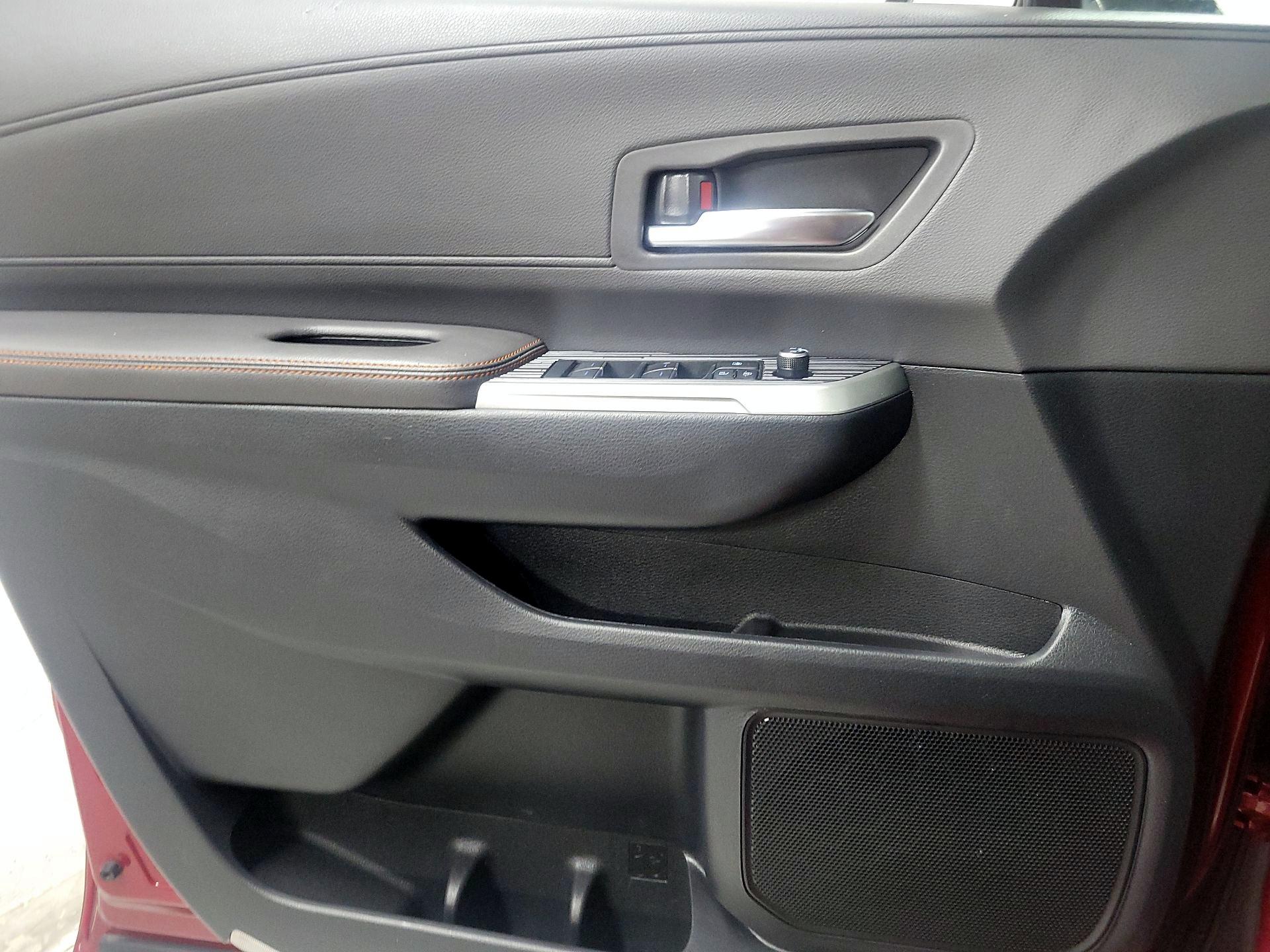 Thumbnail: 2021 Toyota Sienna - 12