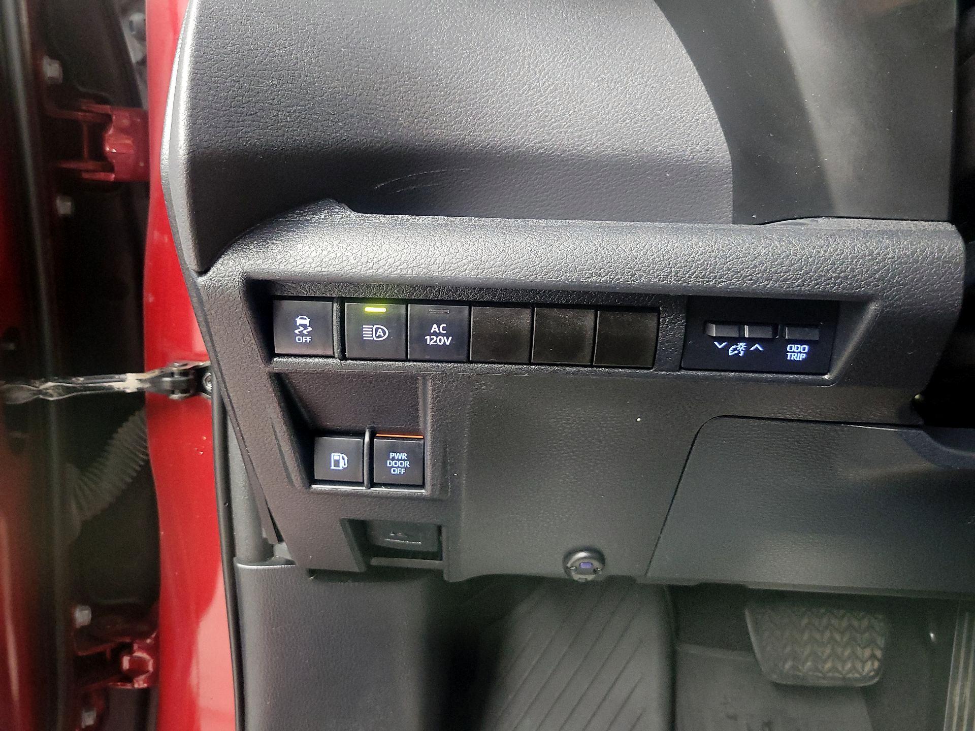 Thumbnail: 2021 Toyota Sienna - 13