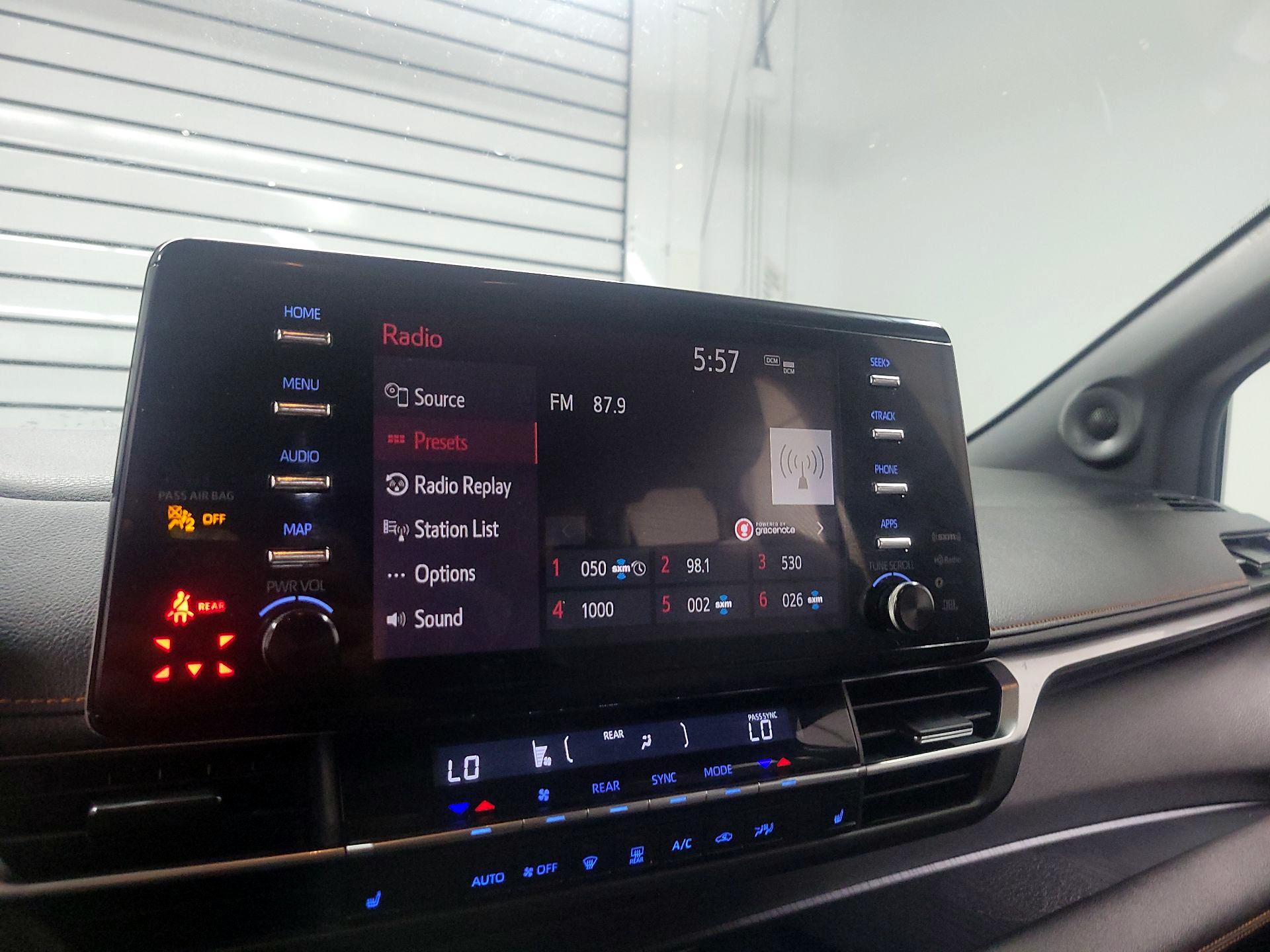 Thumbnail: 2021 Toyota Sienna - 16